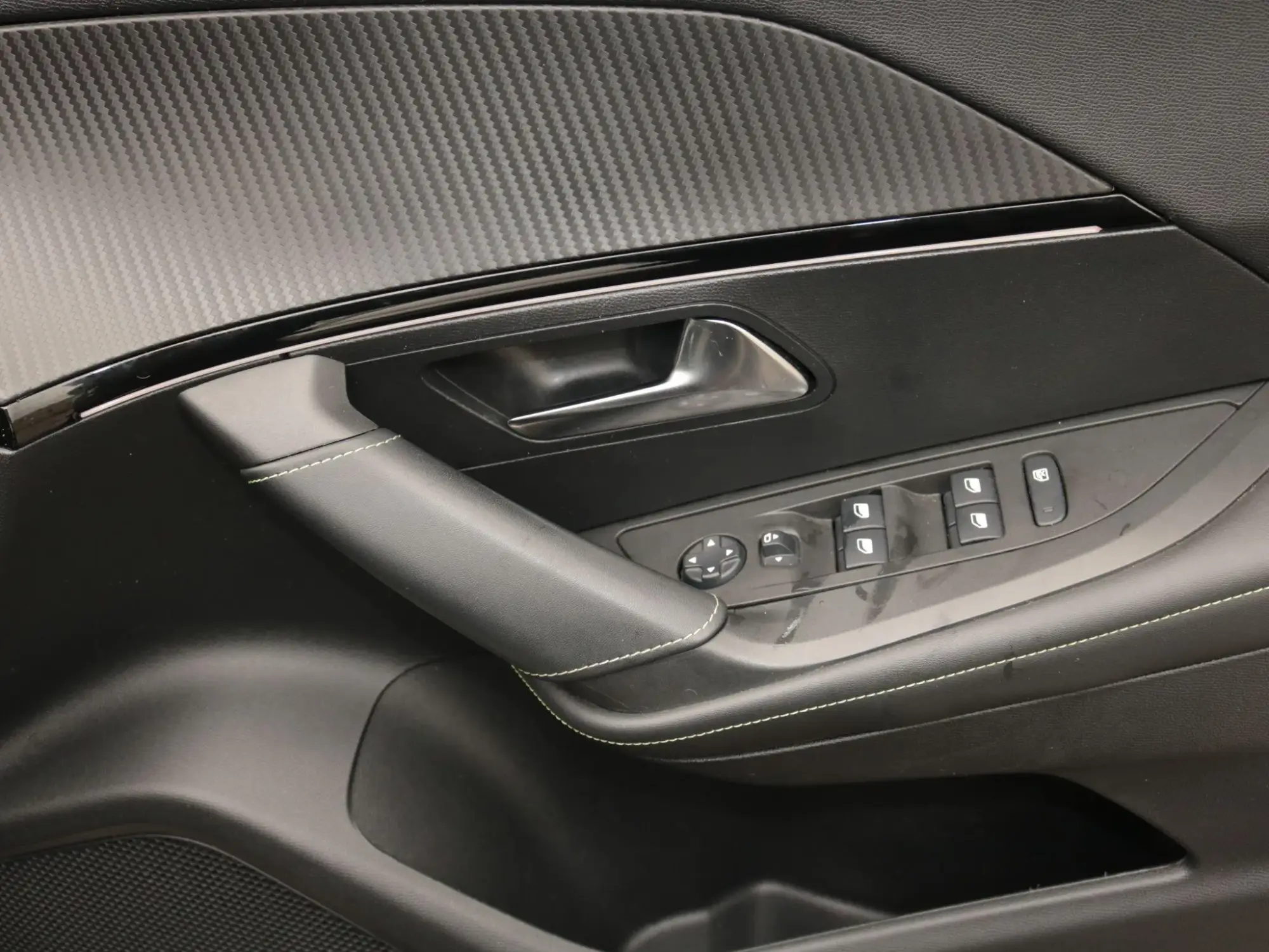 Peugeot E-2008 Image 29