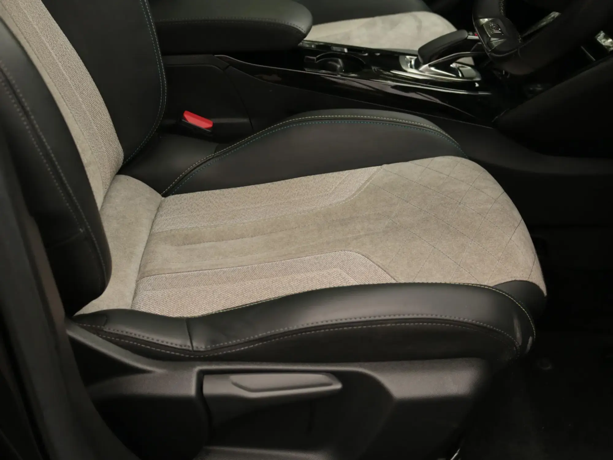 Peugeot E-2008 Image 30