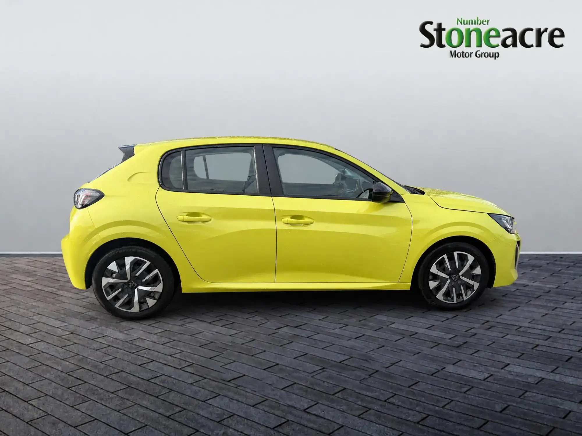 Peugeot 208 Image 2