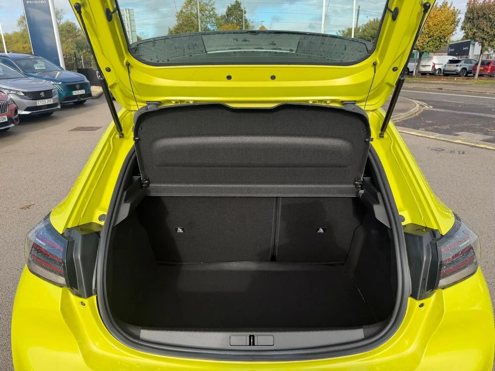 Peugeot 208 Image 10