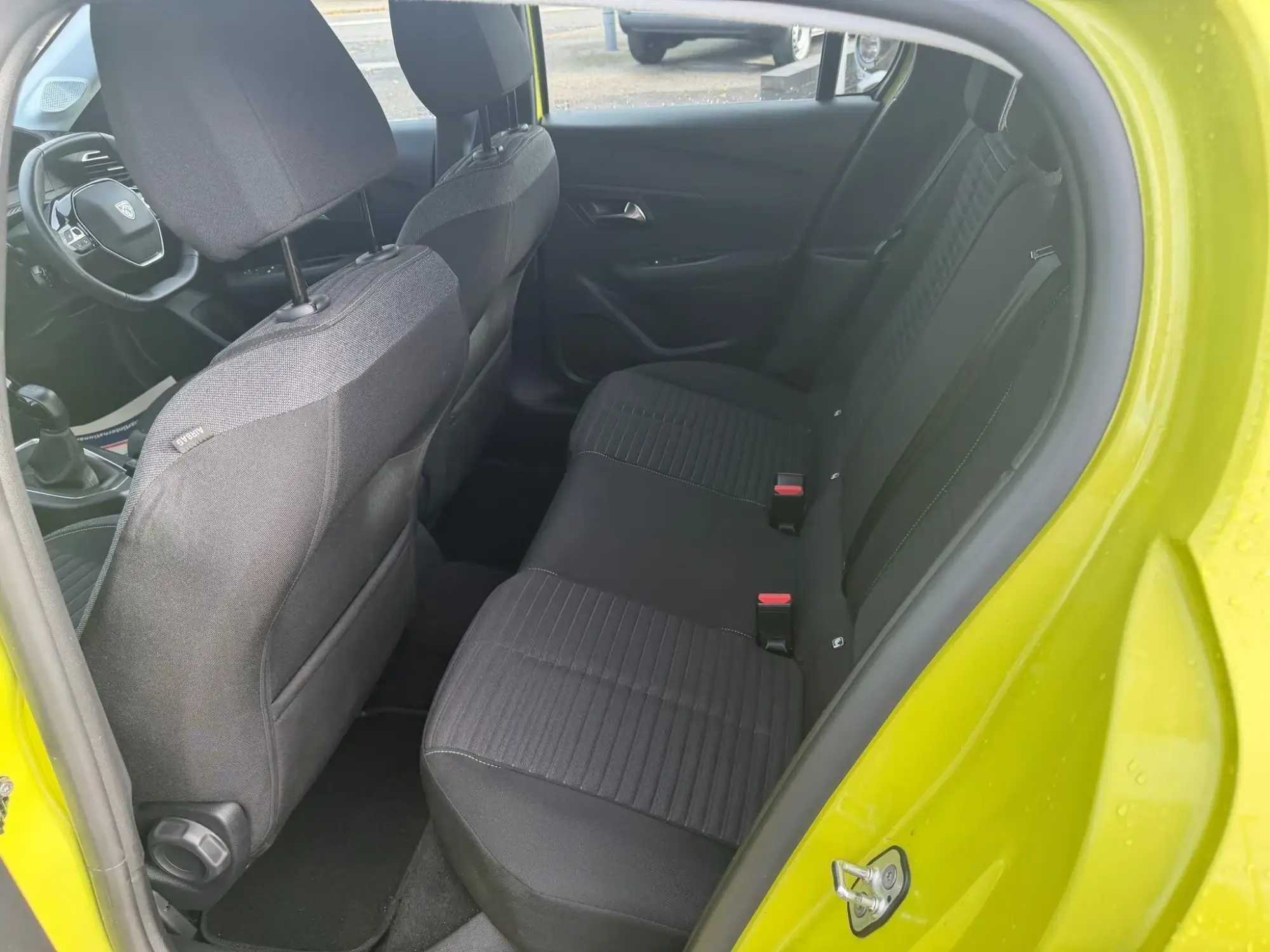 Peugeot 208 Image 15