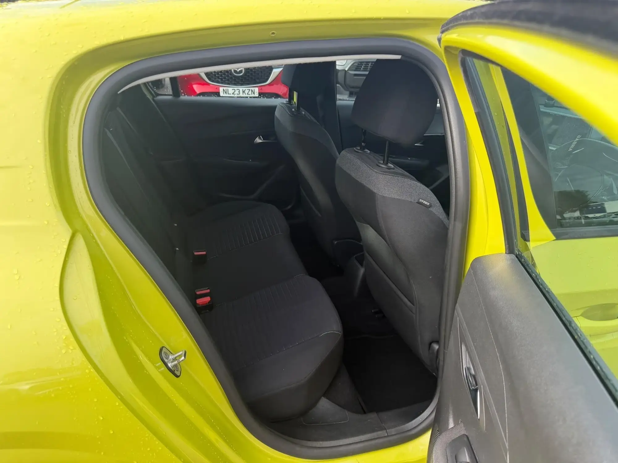 Peugeot 208 Image 16