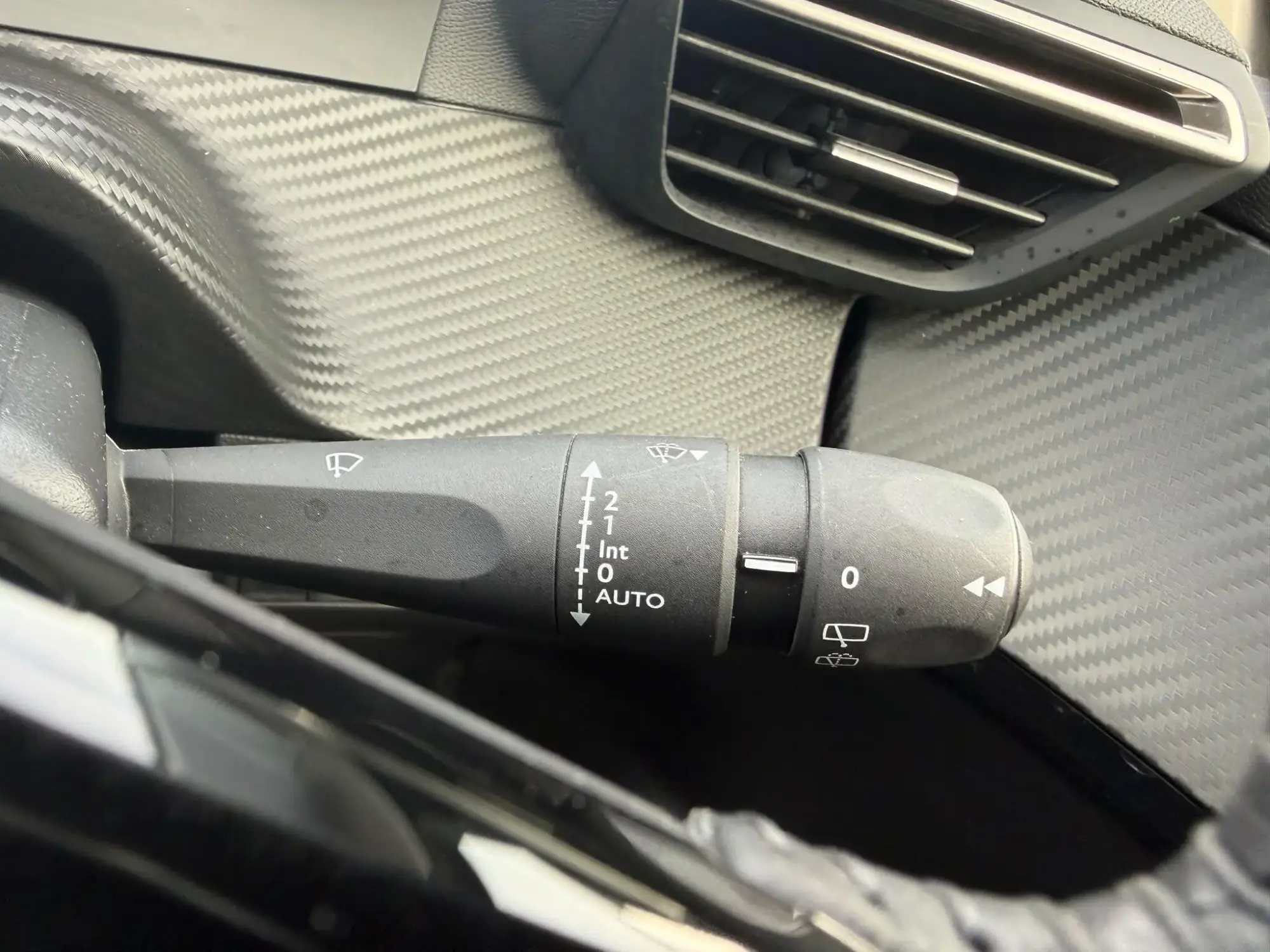 Peugeot 208 Image 21