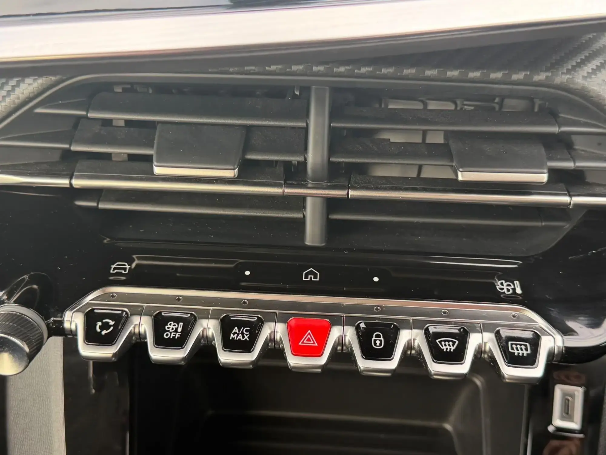 Peugeot 208 Image 28