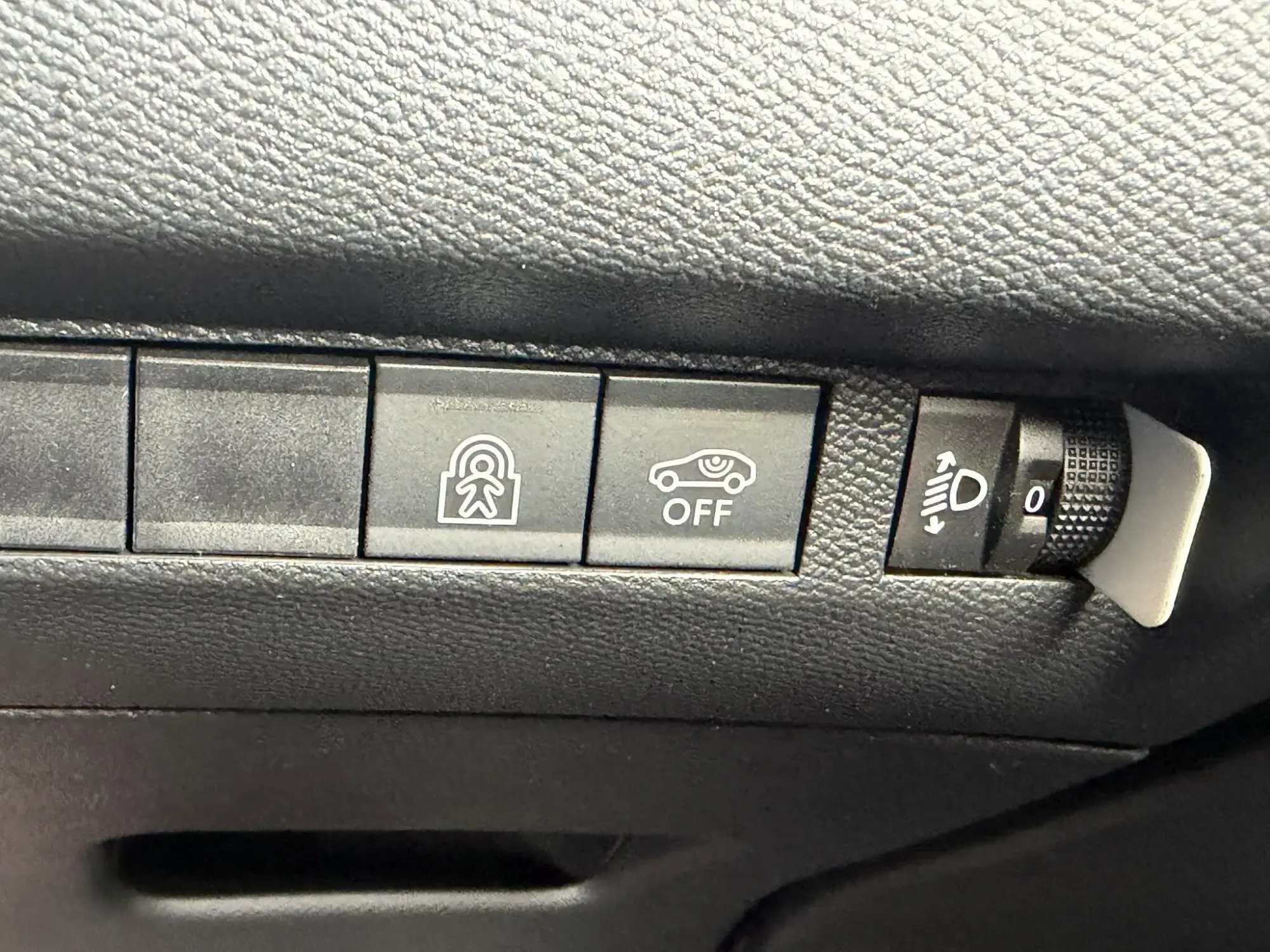 Peugeot 208 Image 30