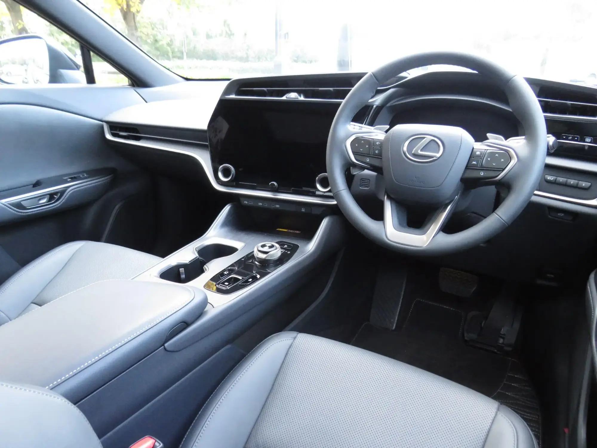Lexus RZ Image 11
