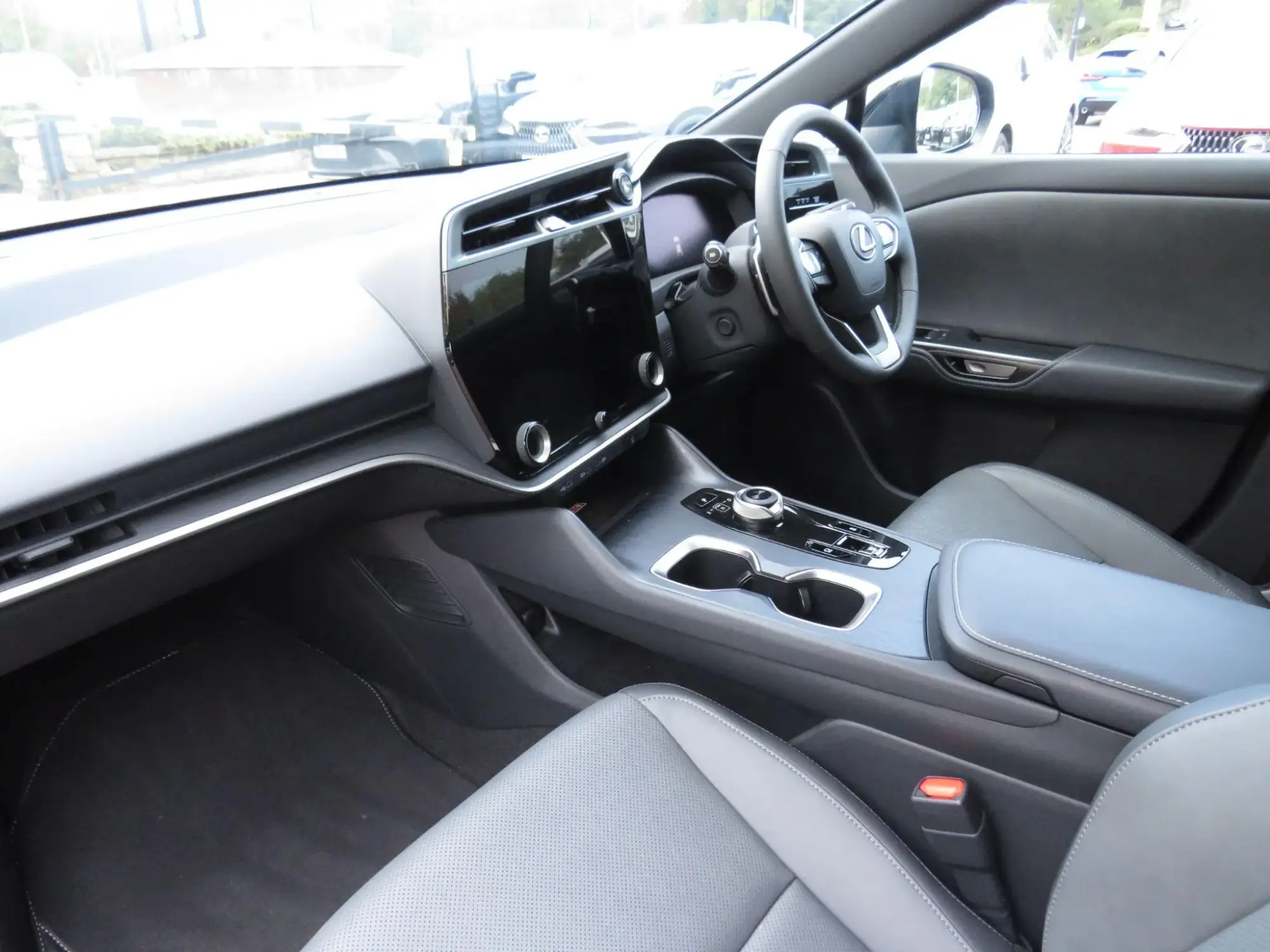 Lexus RZ Image 12