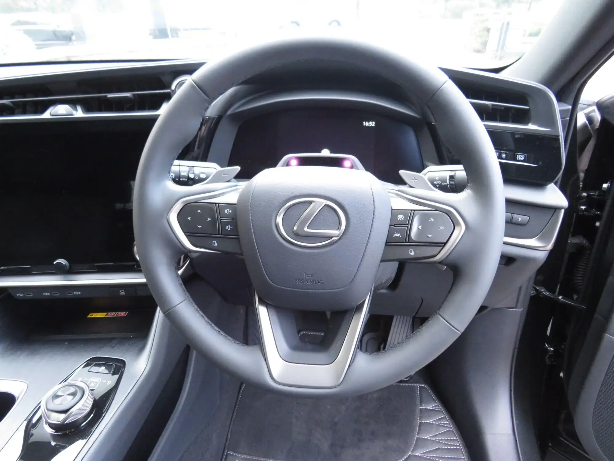 Lexus RZ Image 13