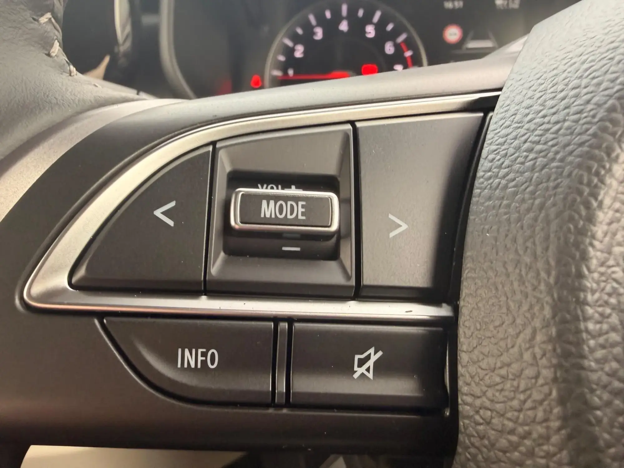 Suzuki Swift Image 22