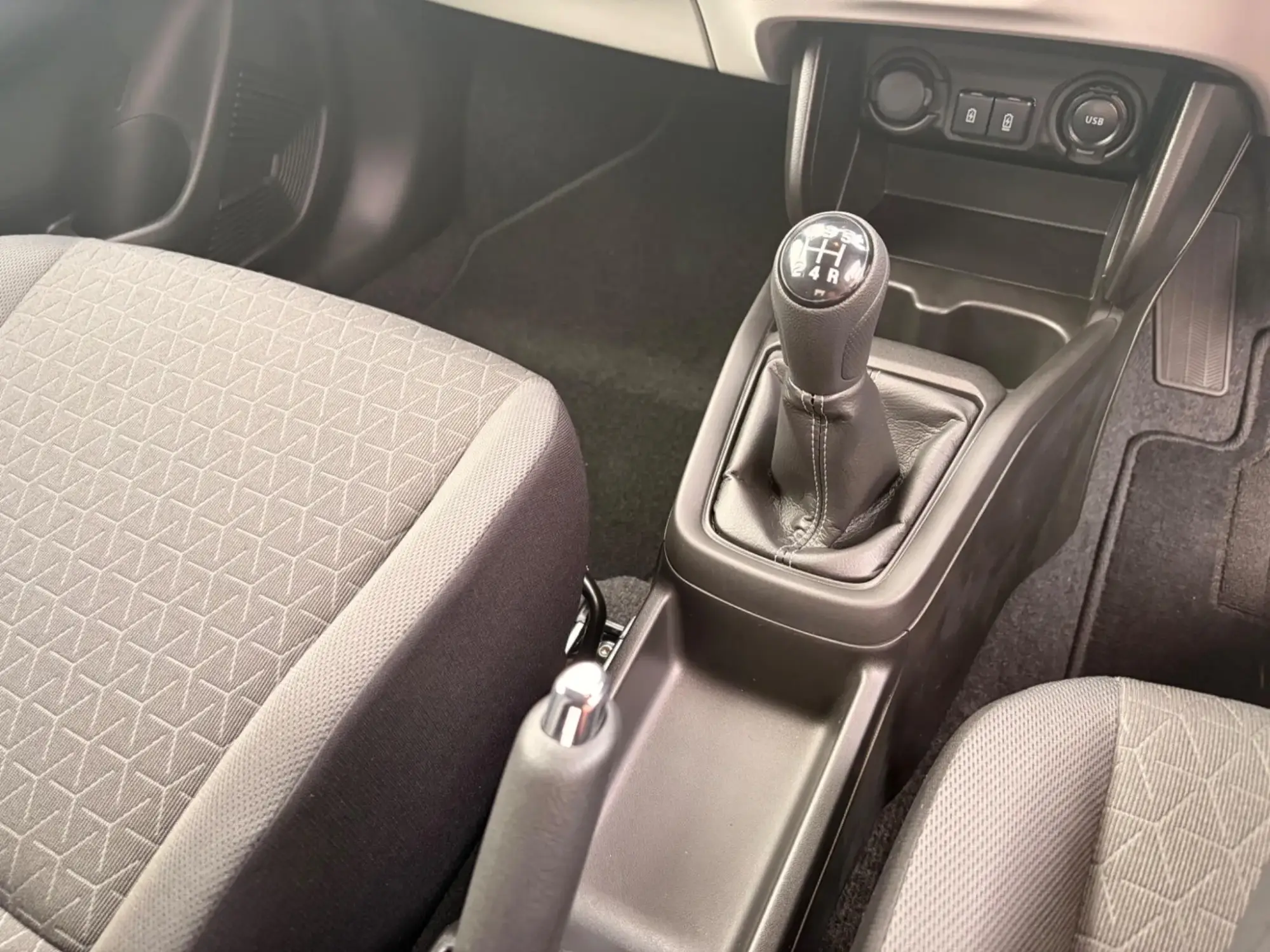 Suzuki Swift Image 9