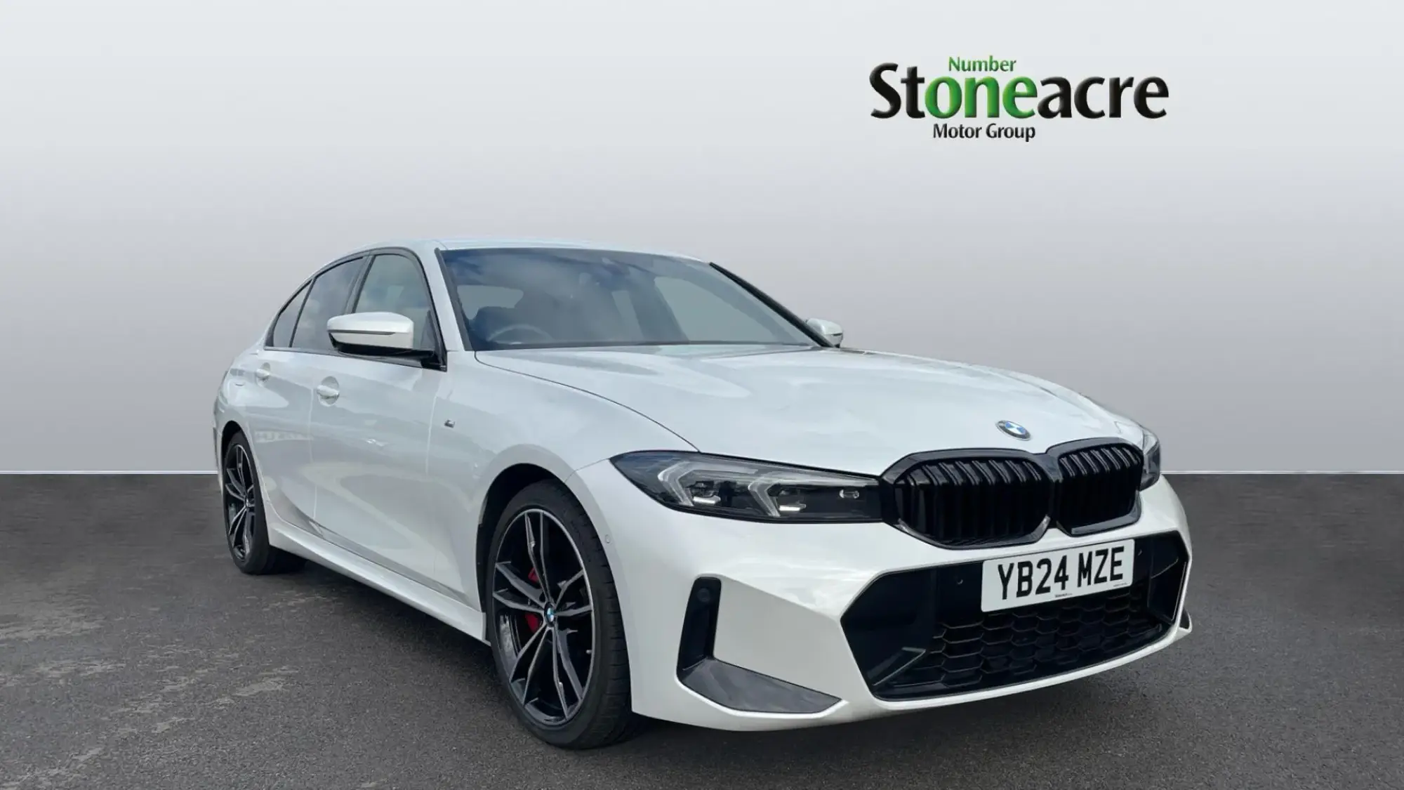 BMW 3 Series Image 1