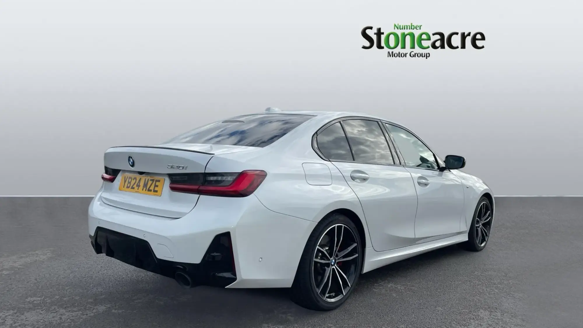 BMW 3 Series Image 2