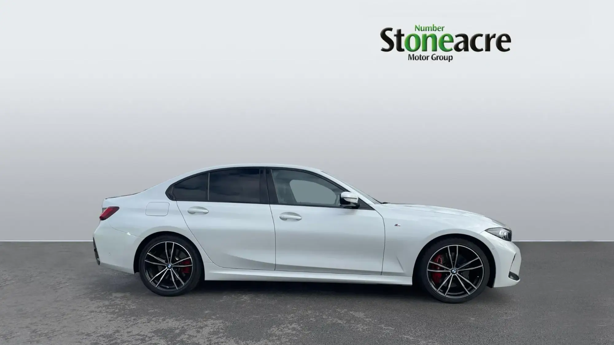 BMW 3 Series Image 3