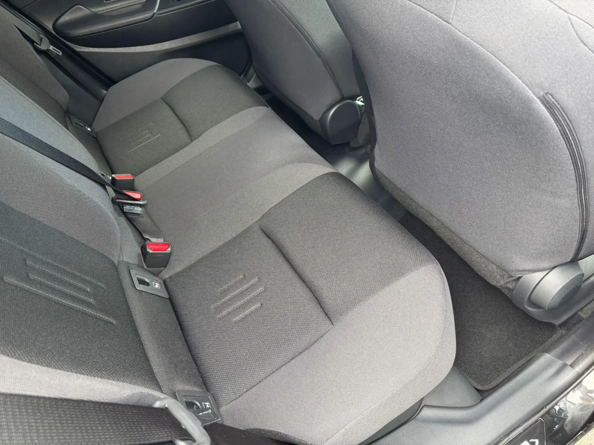 Toyota C-HR Plug-in Hybrid Image 12 Toyota C-HR Plug-in Hybrid Image 12