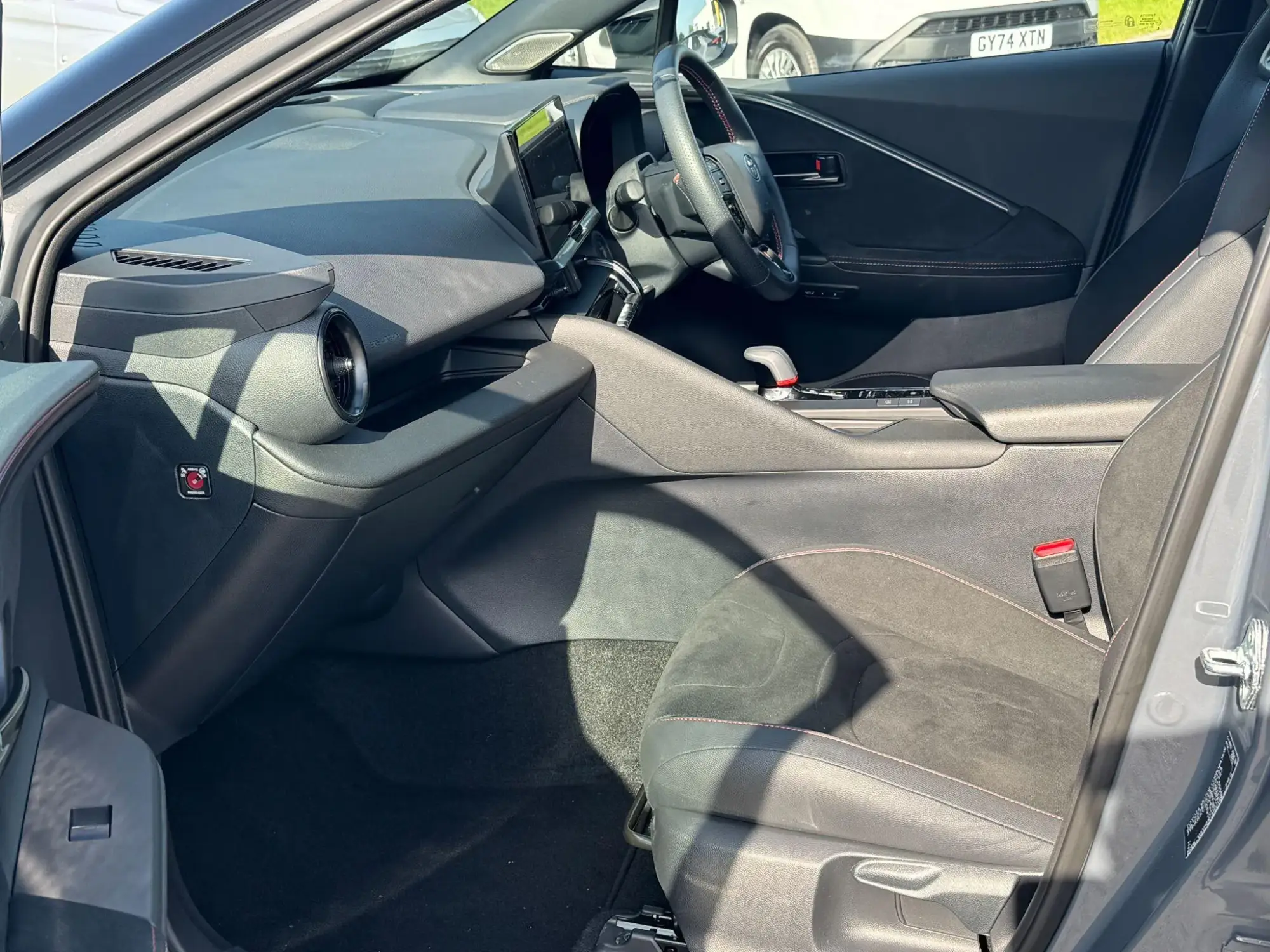 Toyota C-HR Plug-in Hybrid Image 12 Toyota C-HR Plug-in Hybrid Image 12