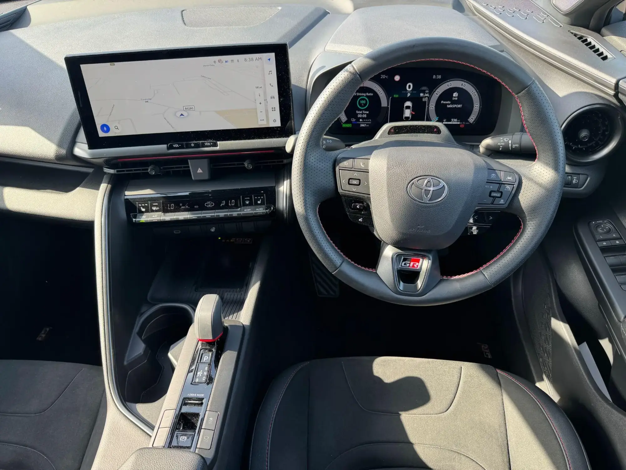 Toyota C-HR Plug-in Hybrid Image 13 Toyota C-HR Plug-in Hybrid Image 13
