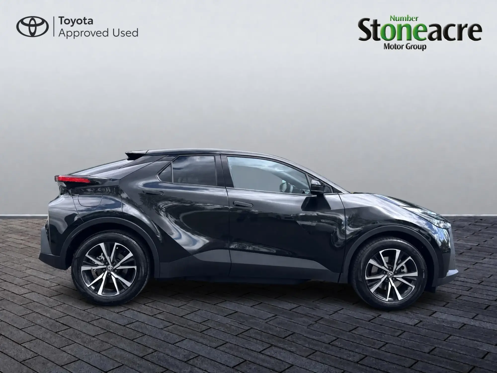 Toyota C-HR Plug-in Hybrid 2.0 VVT-h 13.6 kWh Design CVT Euro 6 (s/s) 5dr NU26AZO Image 2 Toyota C-HR Plug-in Hybrid 2.0 VVT-h 13.6 kWh Design CVT Euro 6 (s/s) 5dr NU26AZO Image 2