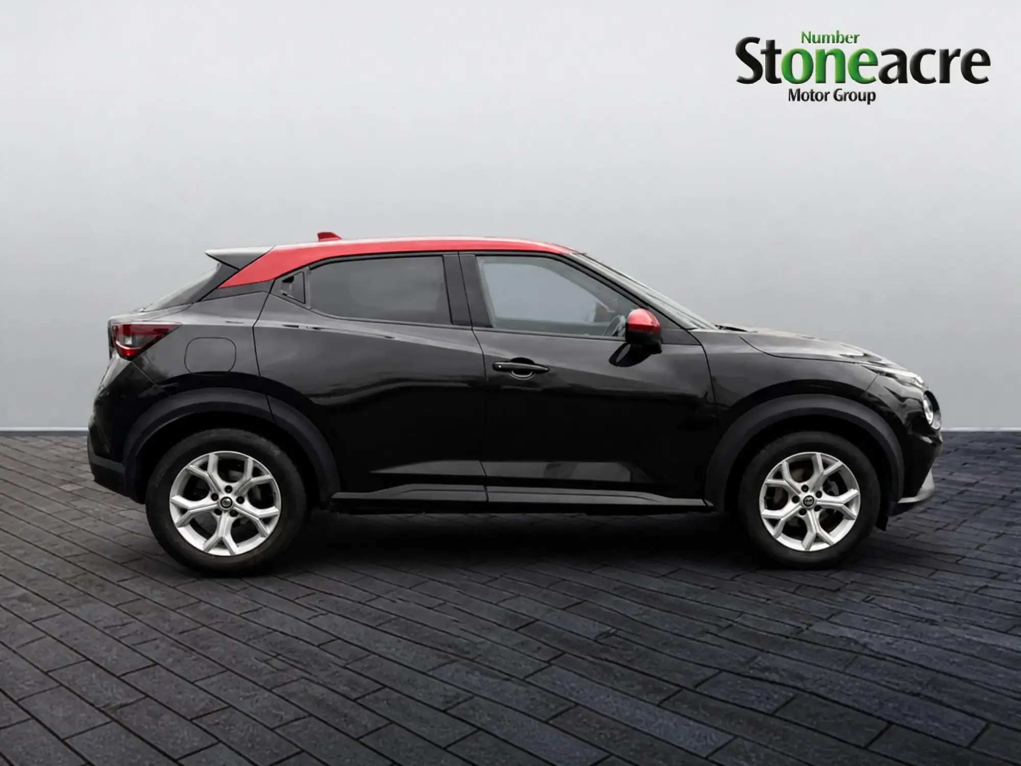 Nissan Juke 1.0 DiG-T N-Connecta 5dr GP69EGE Image 2 Nissan Juke 1.0 DiG-T N-Connecta 5dr GP69EGE Image 2