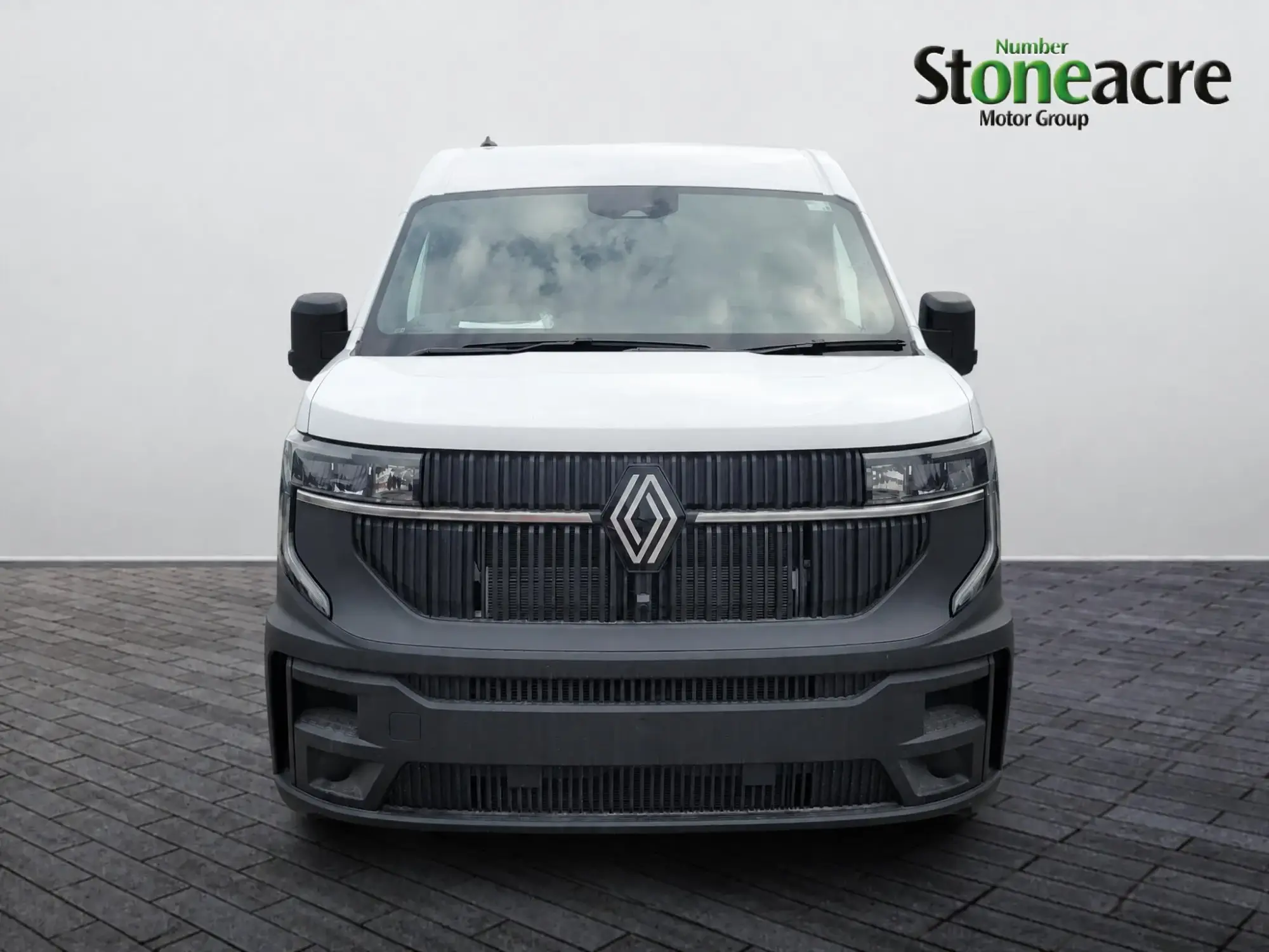 Renault Master 2.0 dCi MM35 Advance Auto L2 H2 Euro 6 (s/s) 5dr Image 2 Renault Master 2.0 dCi MM35 Advance Auto L2 H2 Euro 6 (s/s) 5dr Image 2