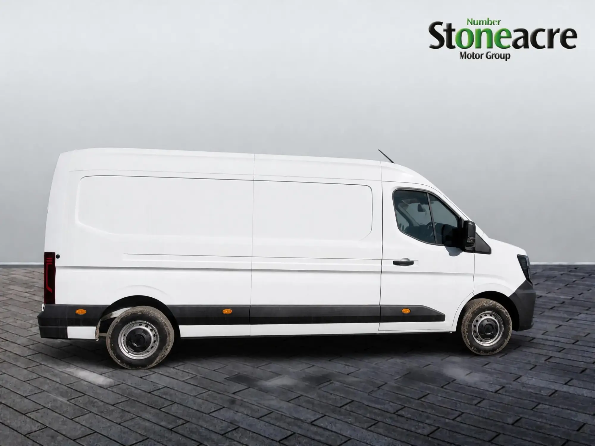 Renault Master 2.0 dCi LM35 Advance Auto L3 H2 Euro 6 (s/s) 5dr Image 2 Renault Master 2.0 dCi LM35 Advance Auto L3 H2 Euro 6 (s/s) 5dr Image 2