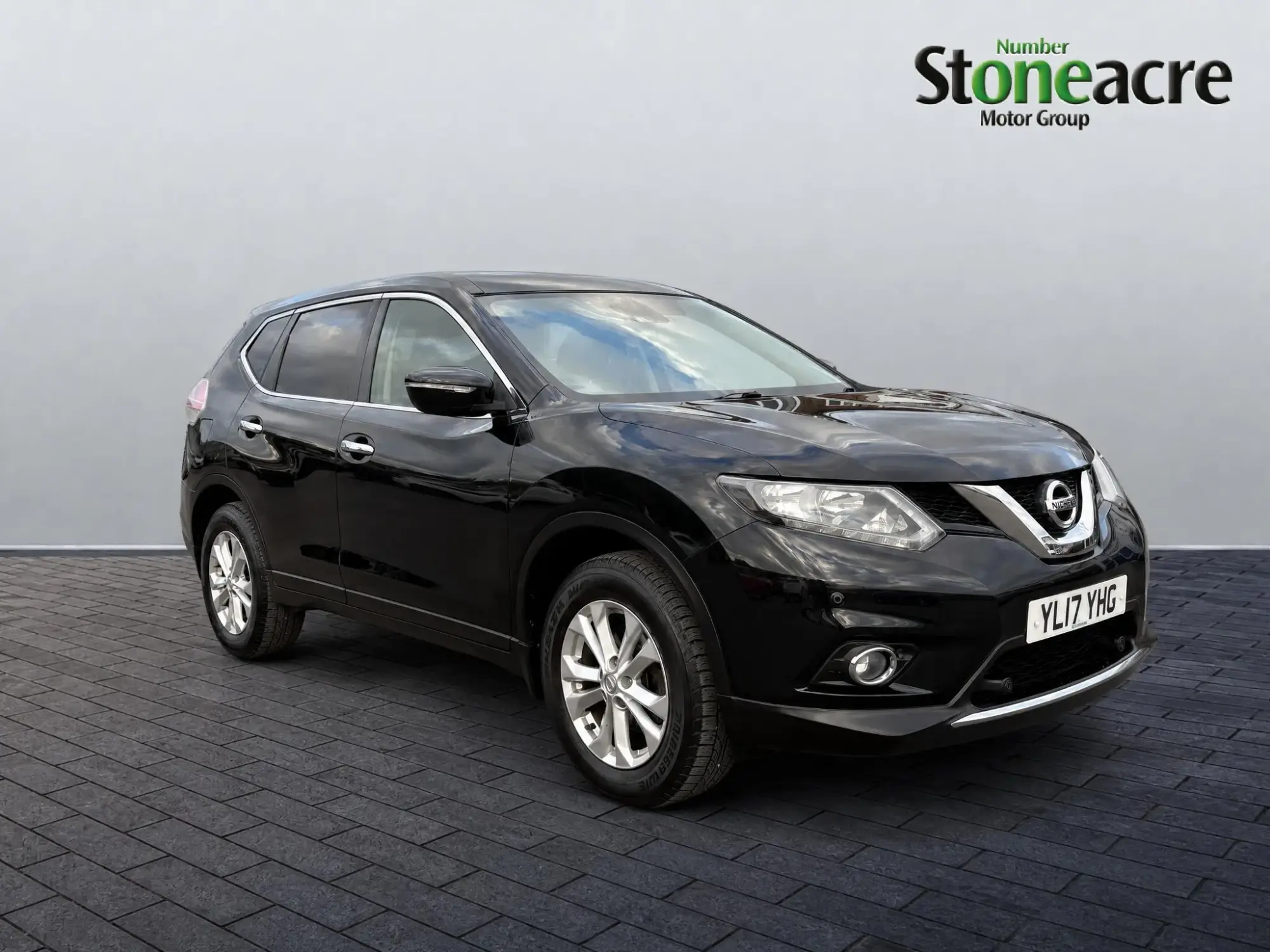 Nissan X-Trail 1.6 dCi Acenta XTRON Euro 6 (s/s) 5dr YL17YHG Image 1