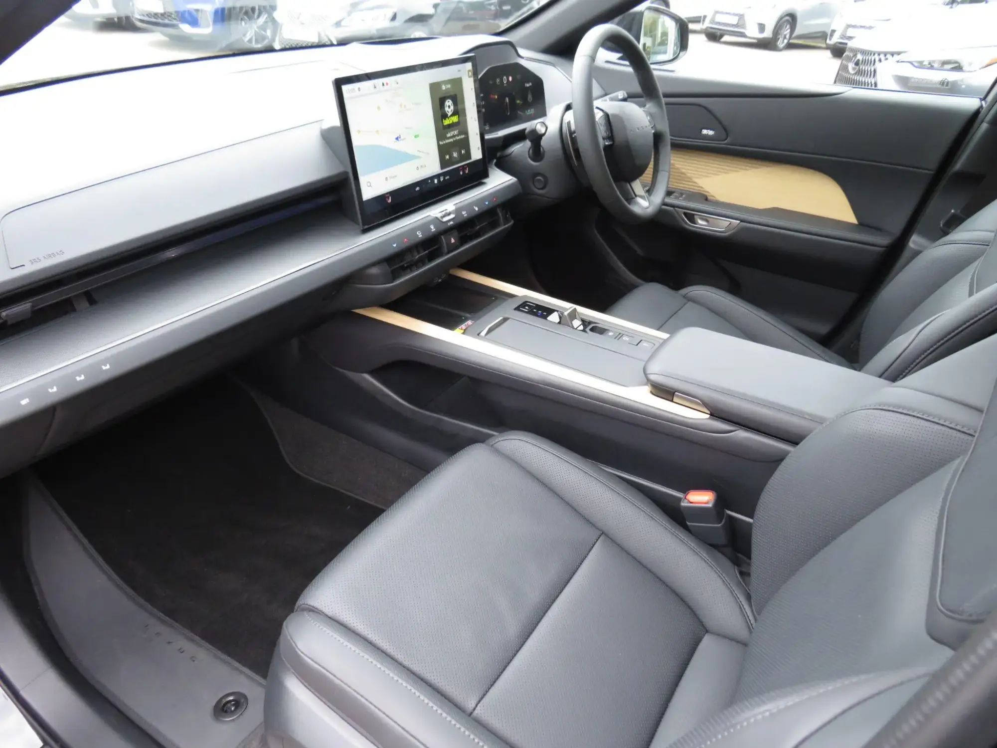 Lexus ES Image 12