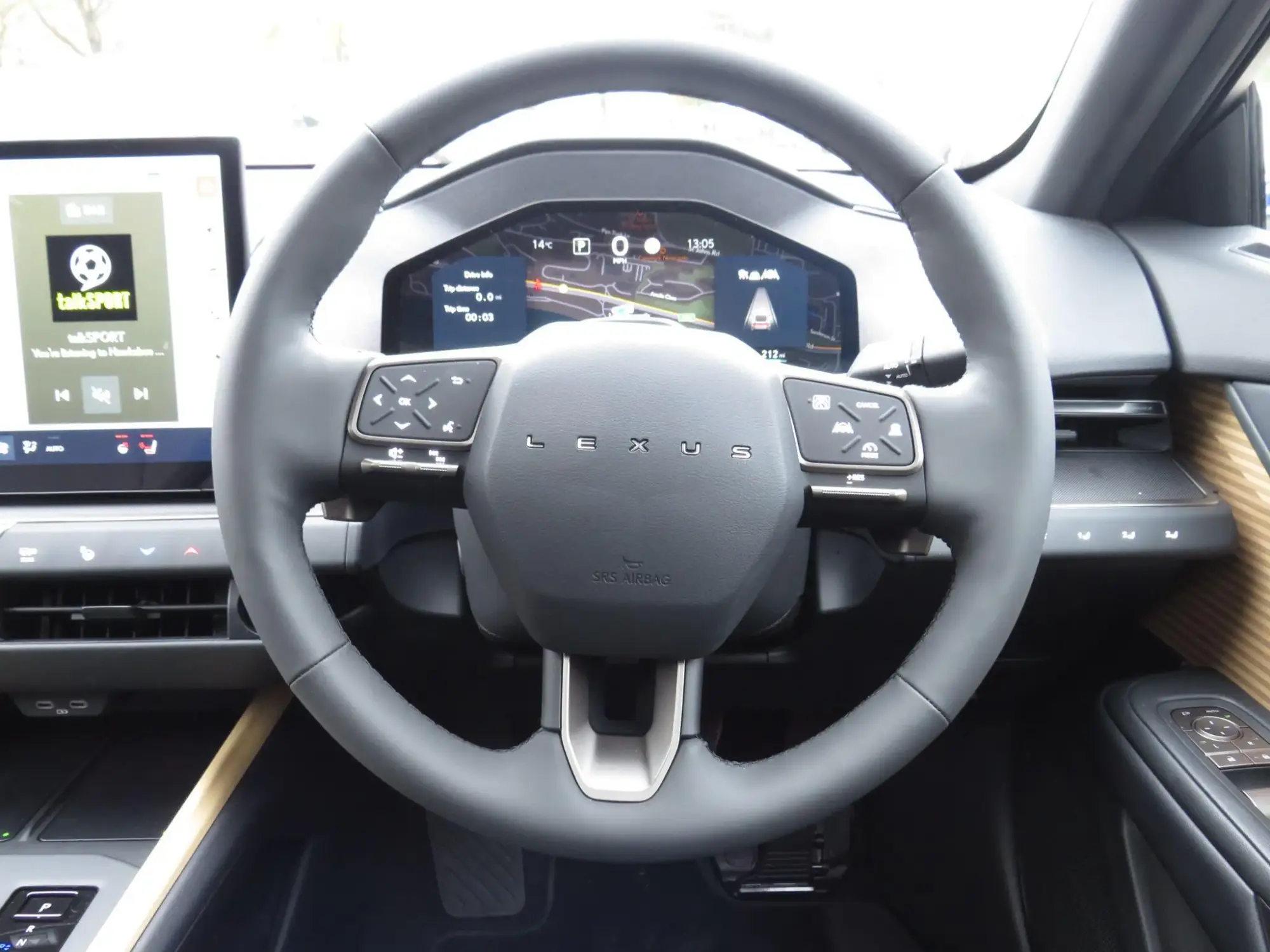 Lexus ES Image 13