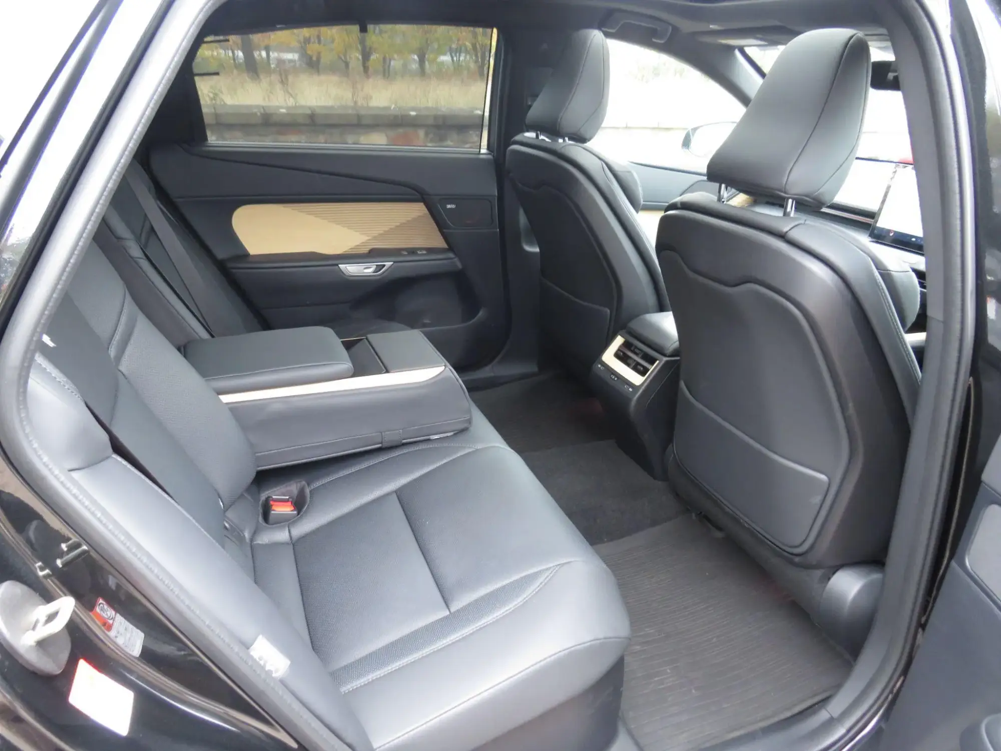 Lexus ES Image 17
