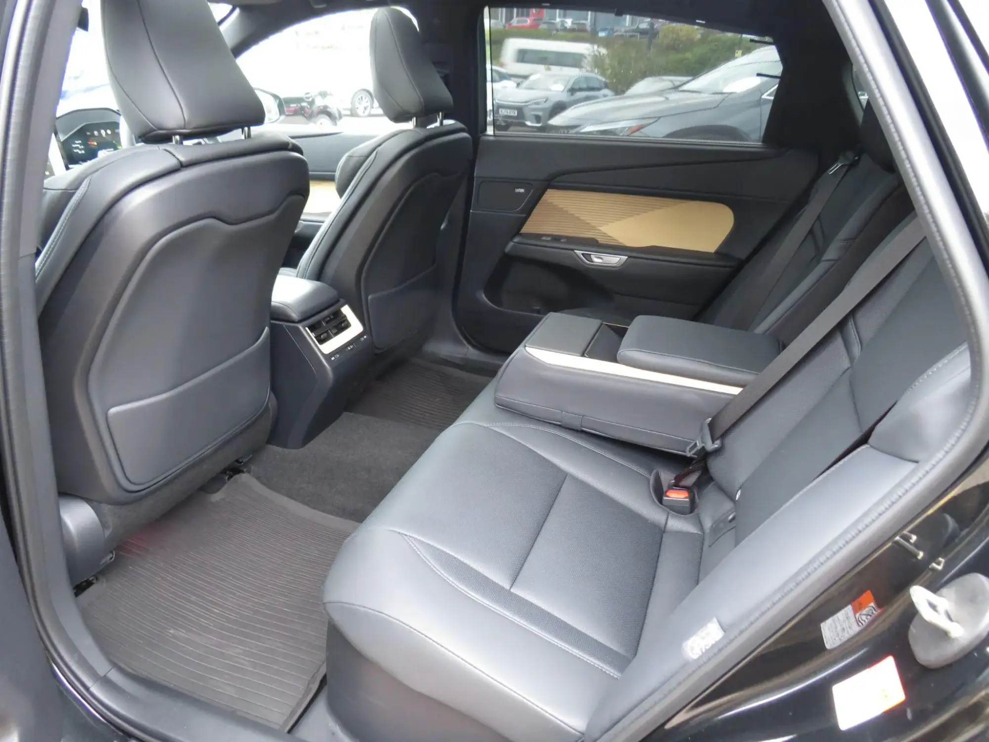 Lexus ES Image 18