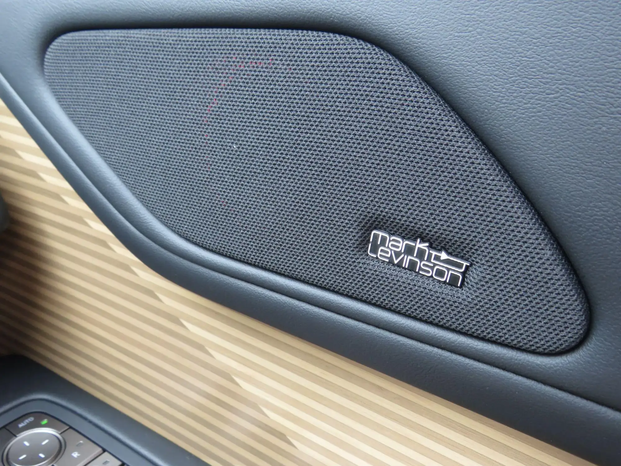 Lexus ES Image 19