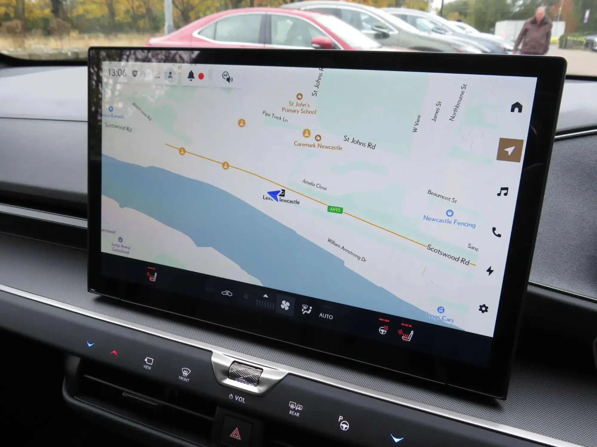 Lexus ES Image 21