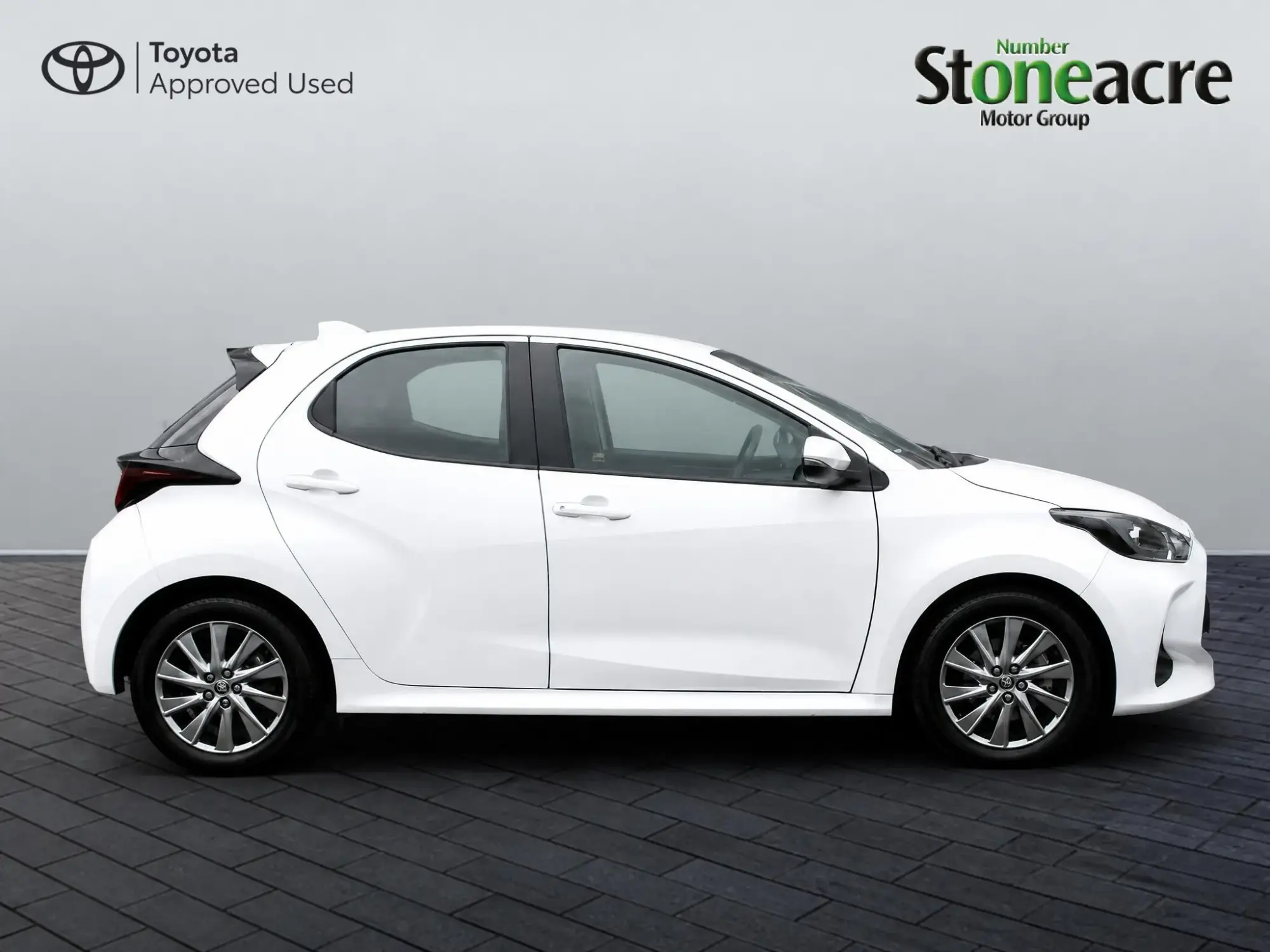 Toyota Yaris Hybrid 1.5 Hybrid Icon 5dr CVT ND73RJJ Image 2