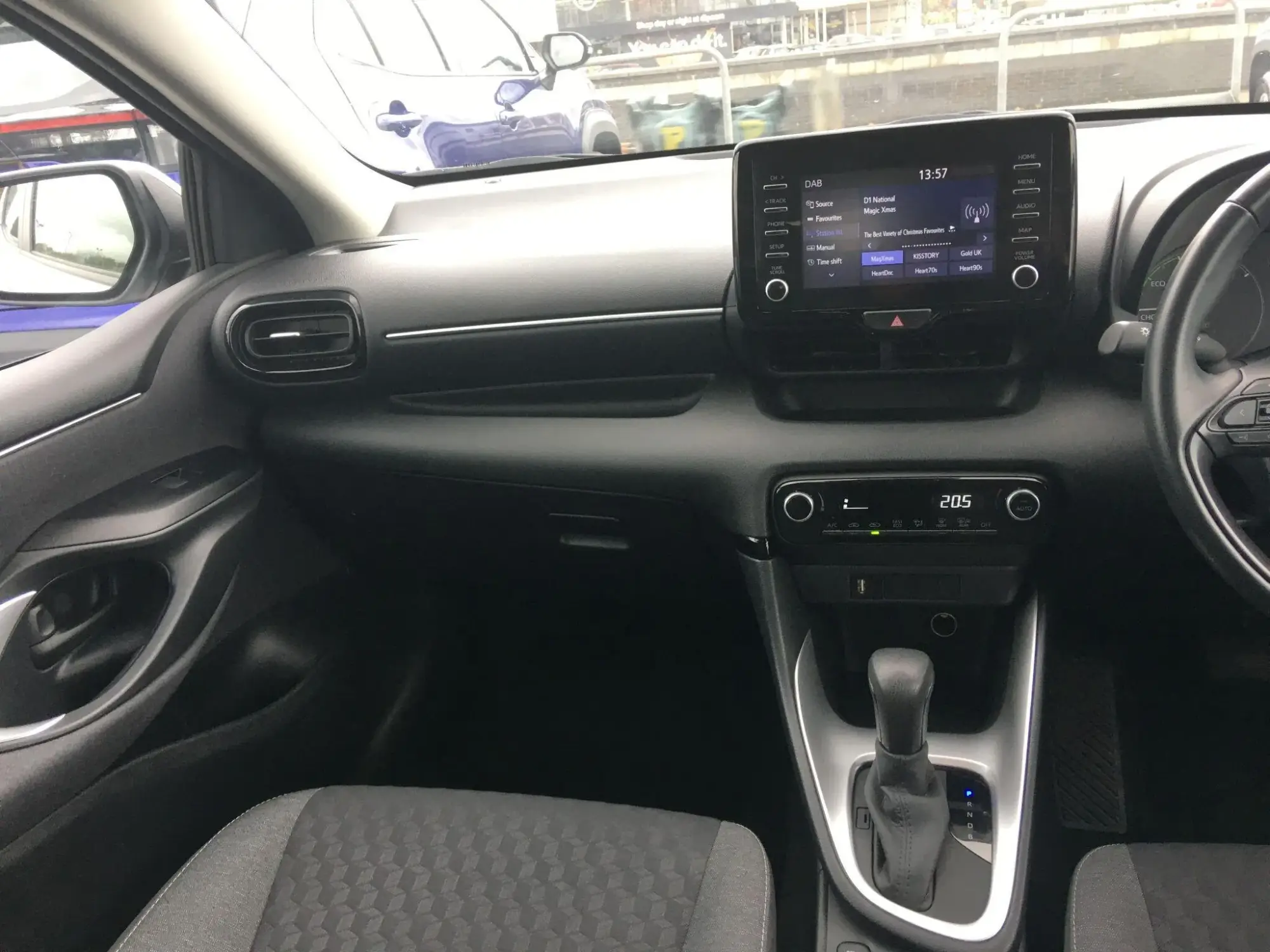 Toyota Yaris Hybrid Image 13 Toyota Yaris Hybrid Image 13