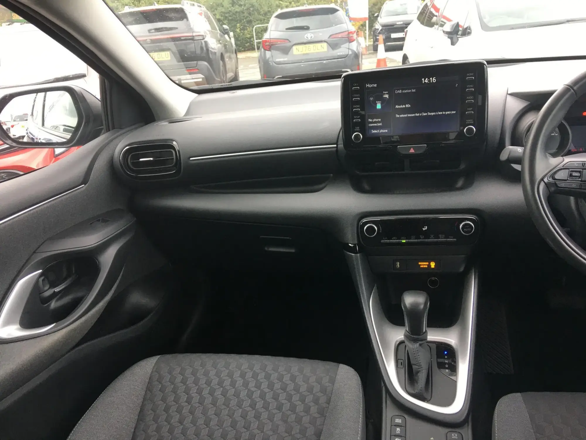 Toyota Yaris Hybrid Image 12 Toyota Yaris Hybrid Image 12