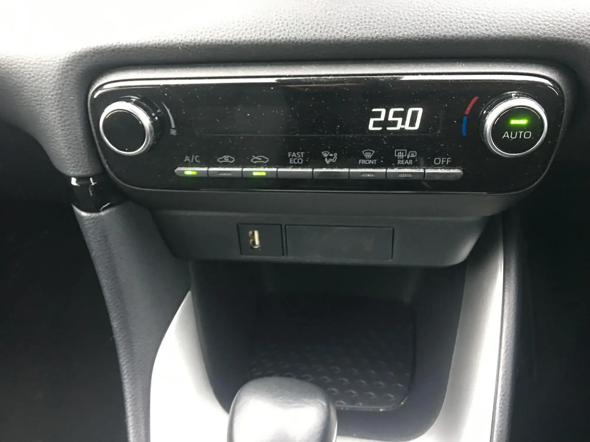 Toyota Yaris Hybrid Image 22 Toyota Yaris Hybrid Image 22