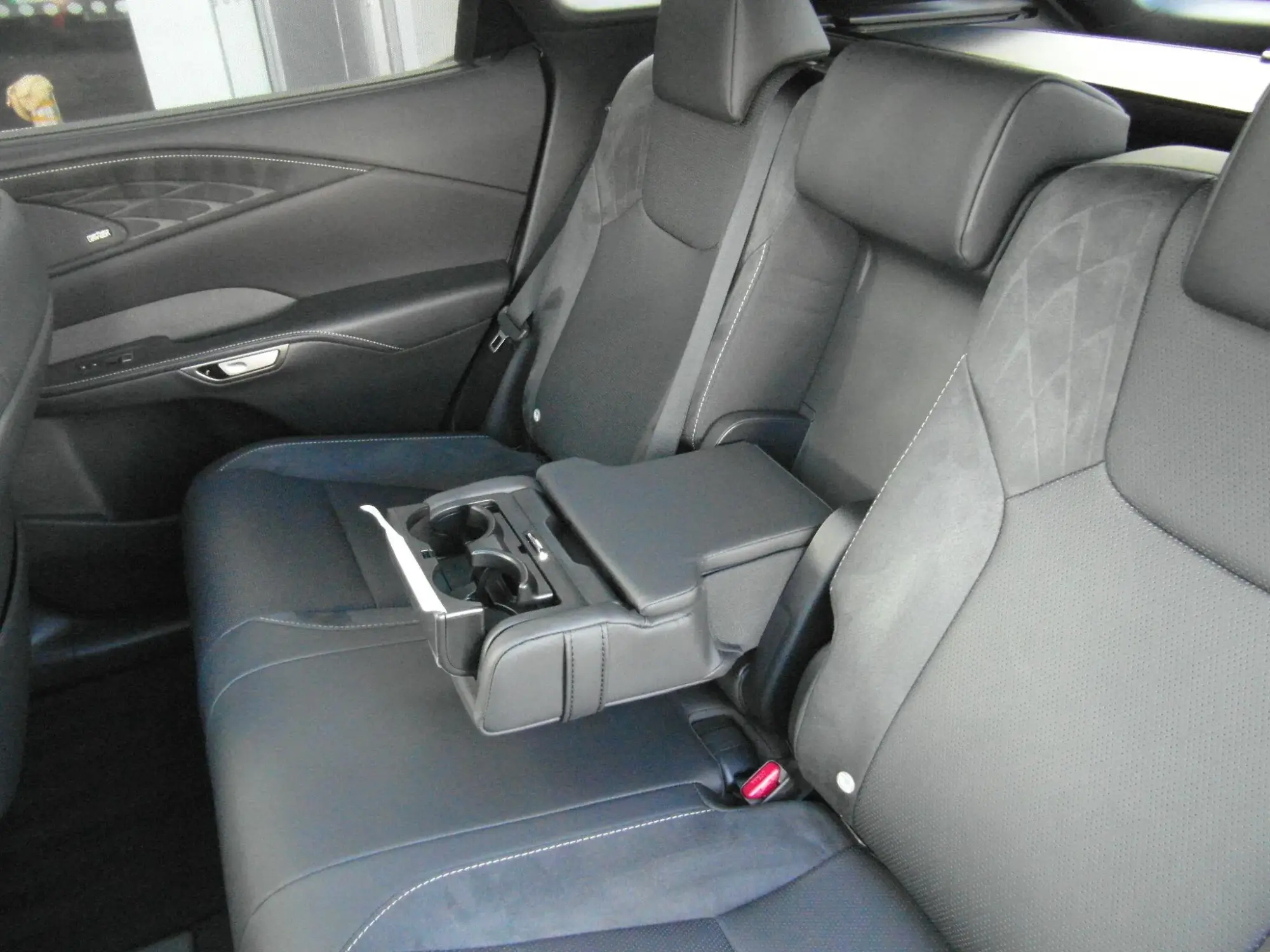 Lexus RX Image 12