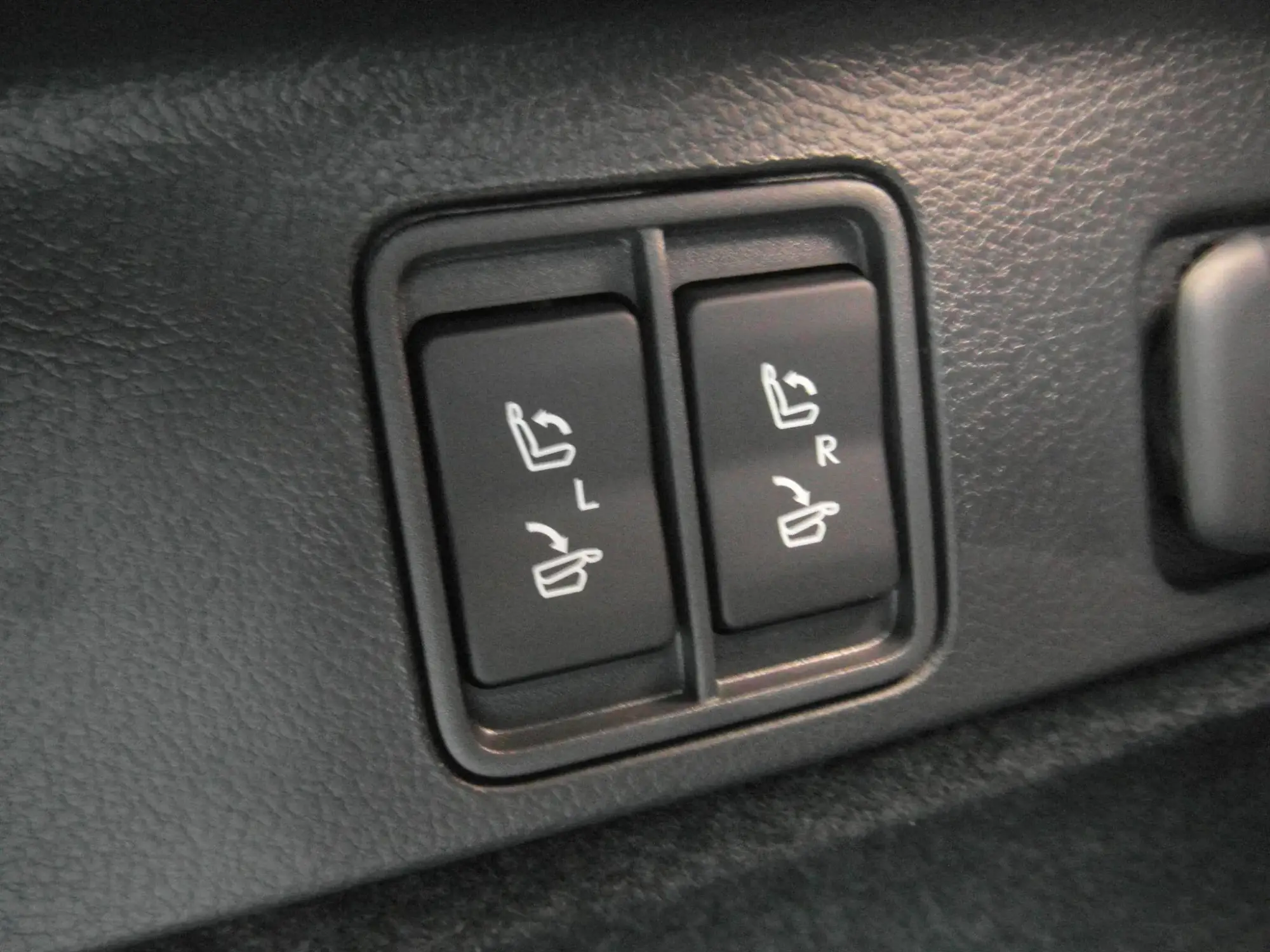 Lexus RX Image 14