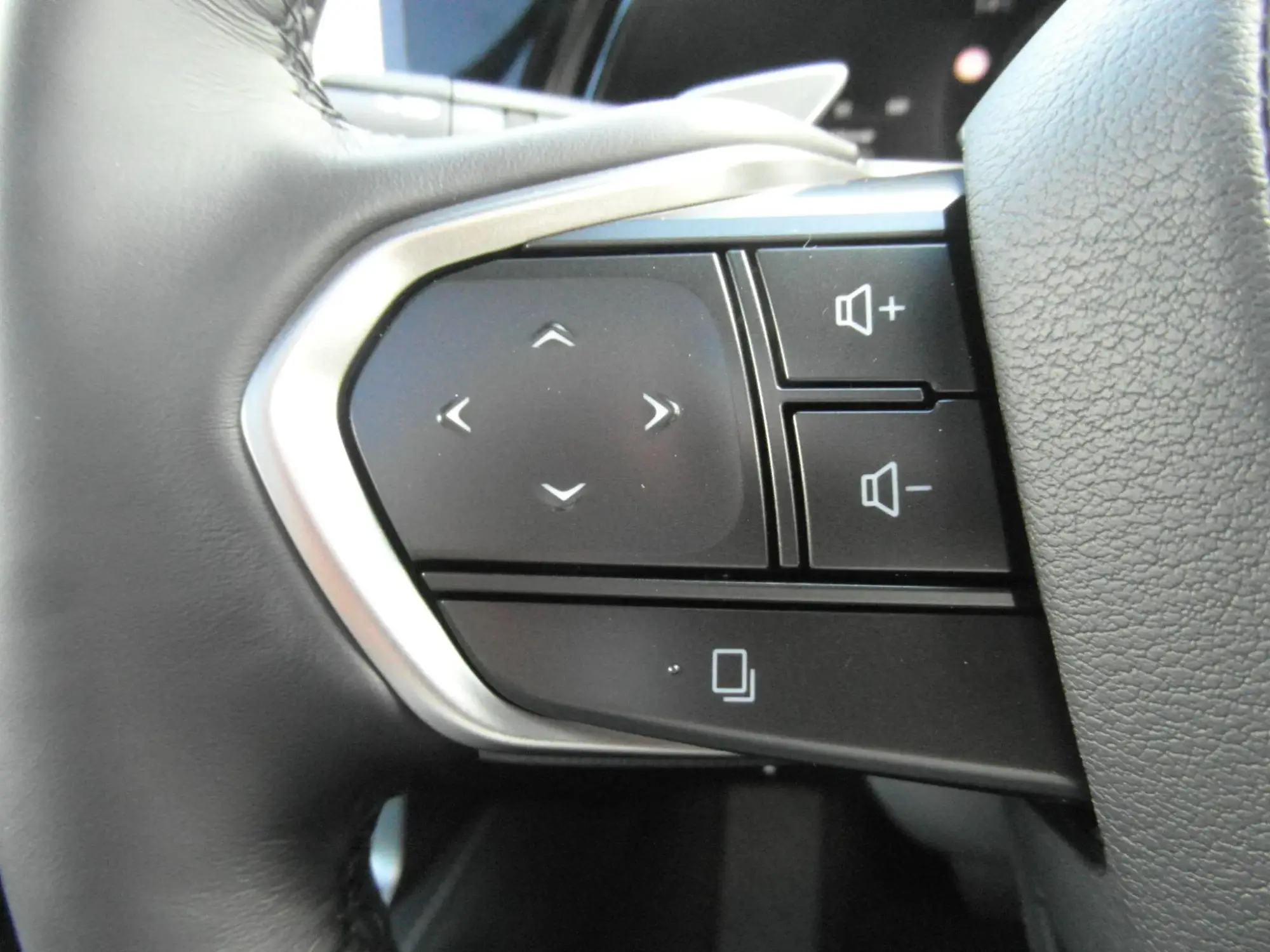 Lexus RX Image 15