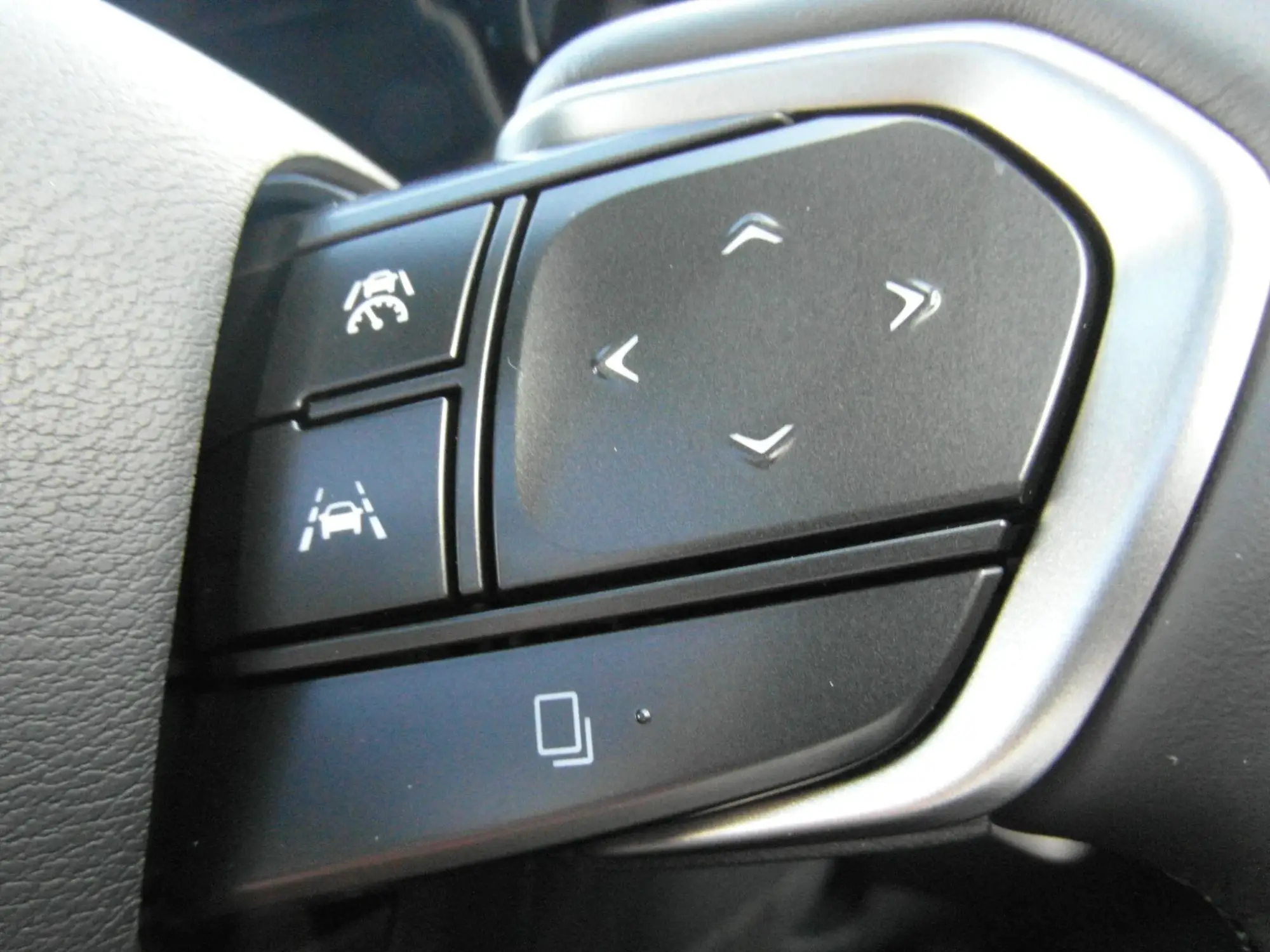 Lexus RX Image 16
