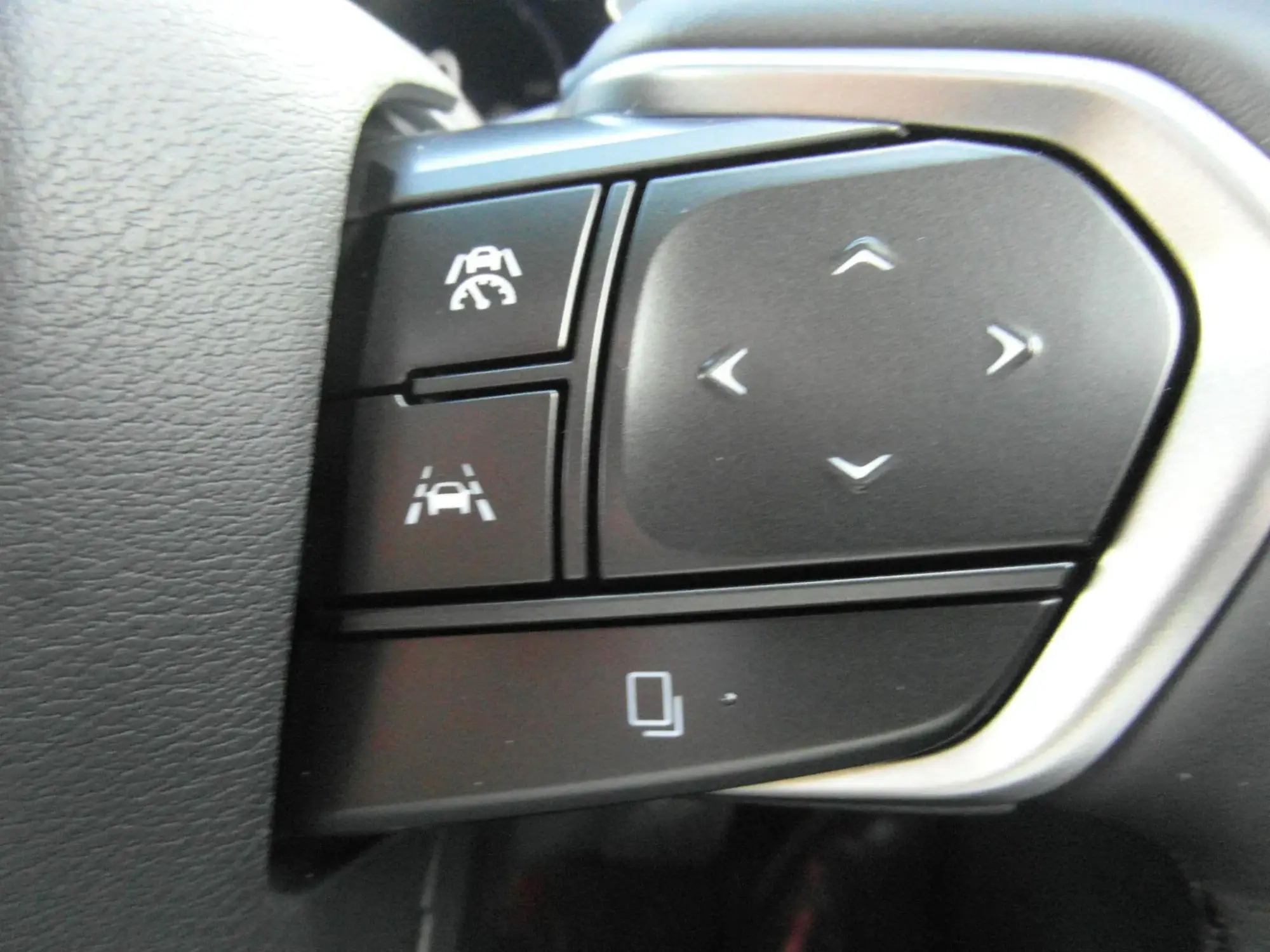 Lexus RX Image 20