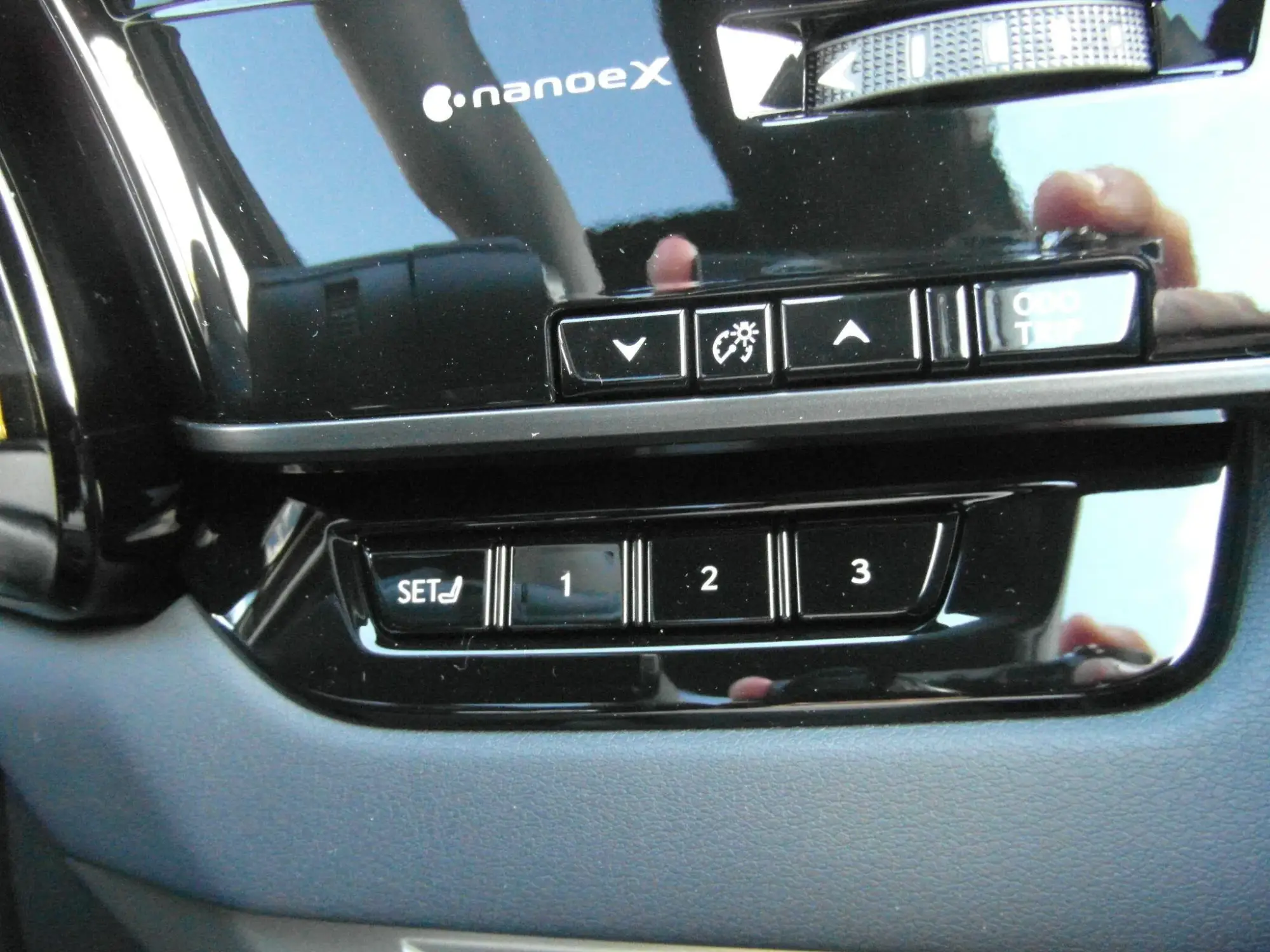 Lexus RX Image 21