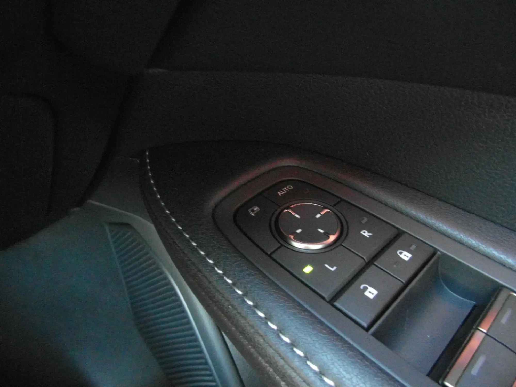 Lexus RX Image 23