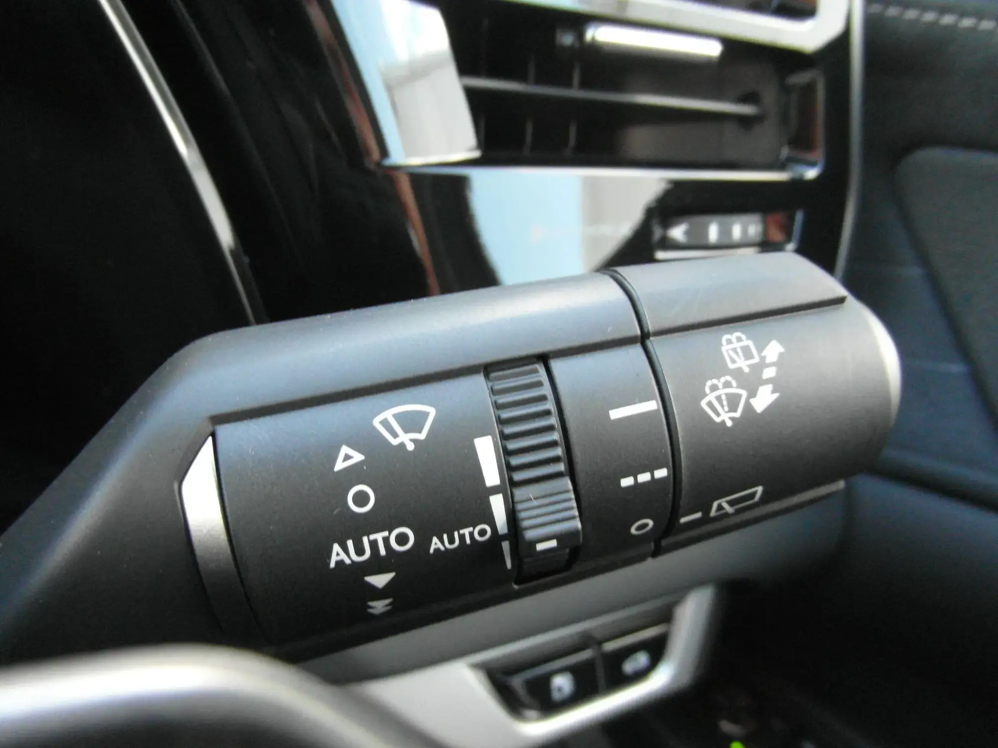 Lexus RX Image 25