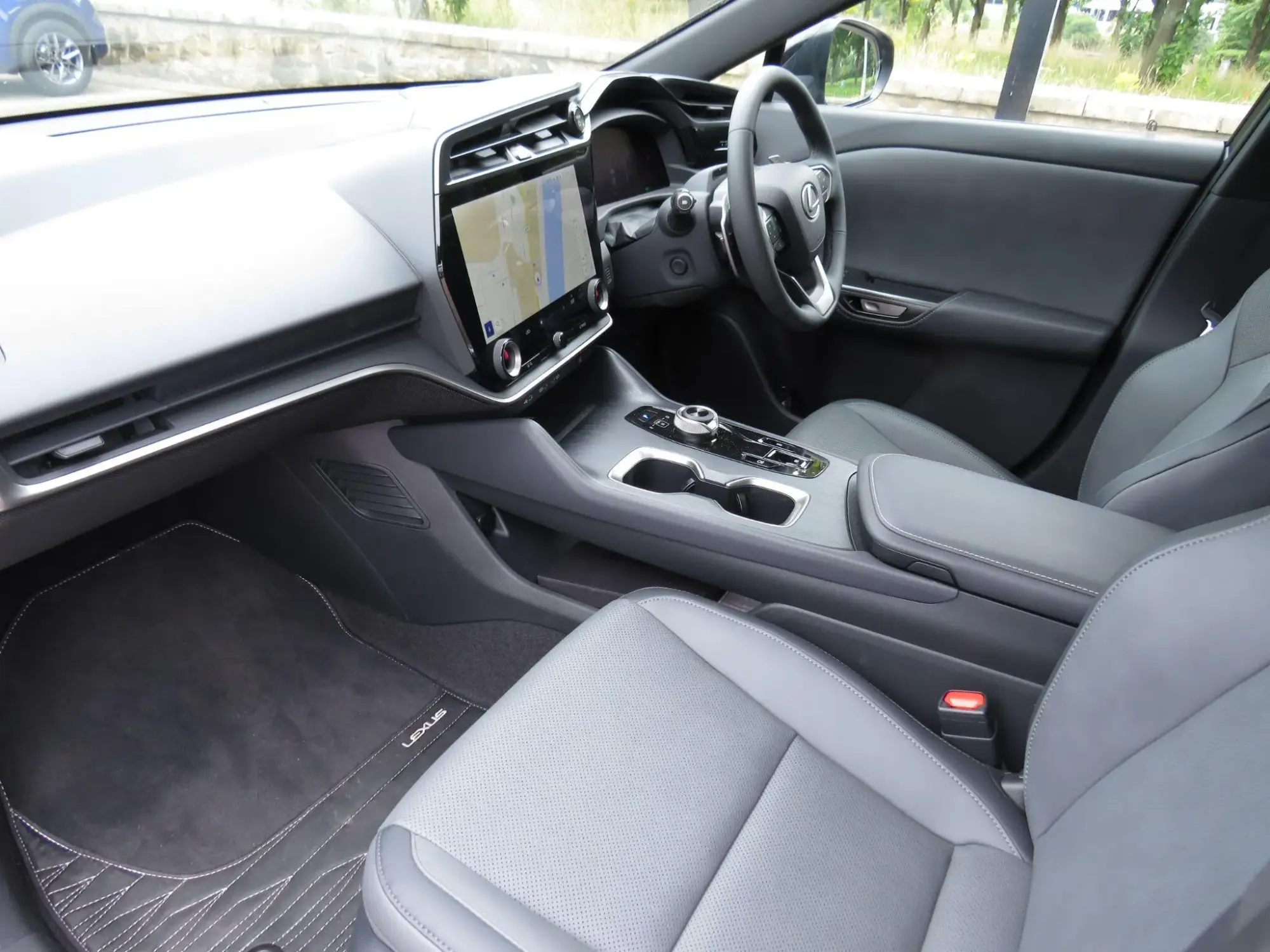 Lexus RZ Image 12