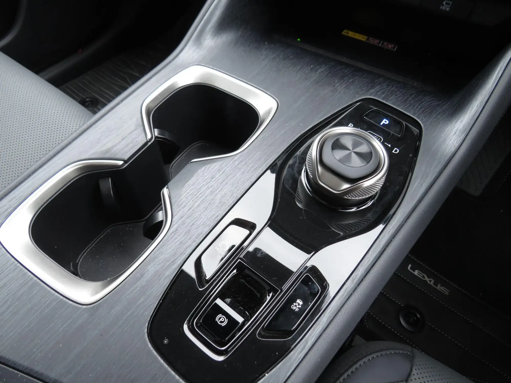 Lexus RZ Image 15