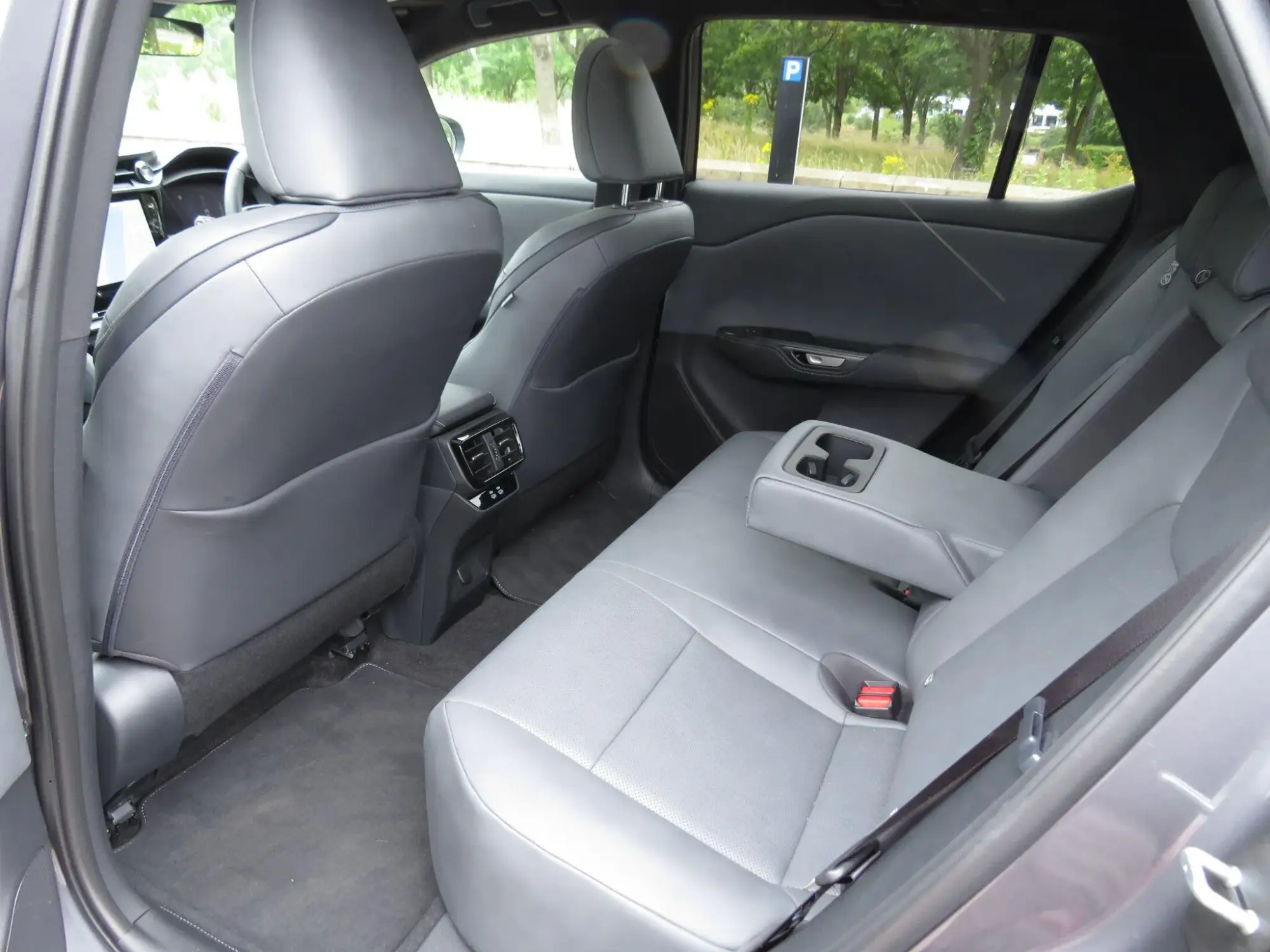 Lexus RZ Image 16