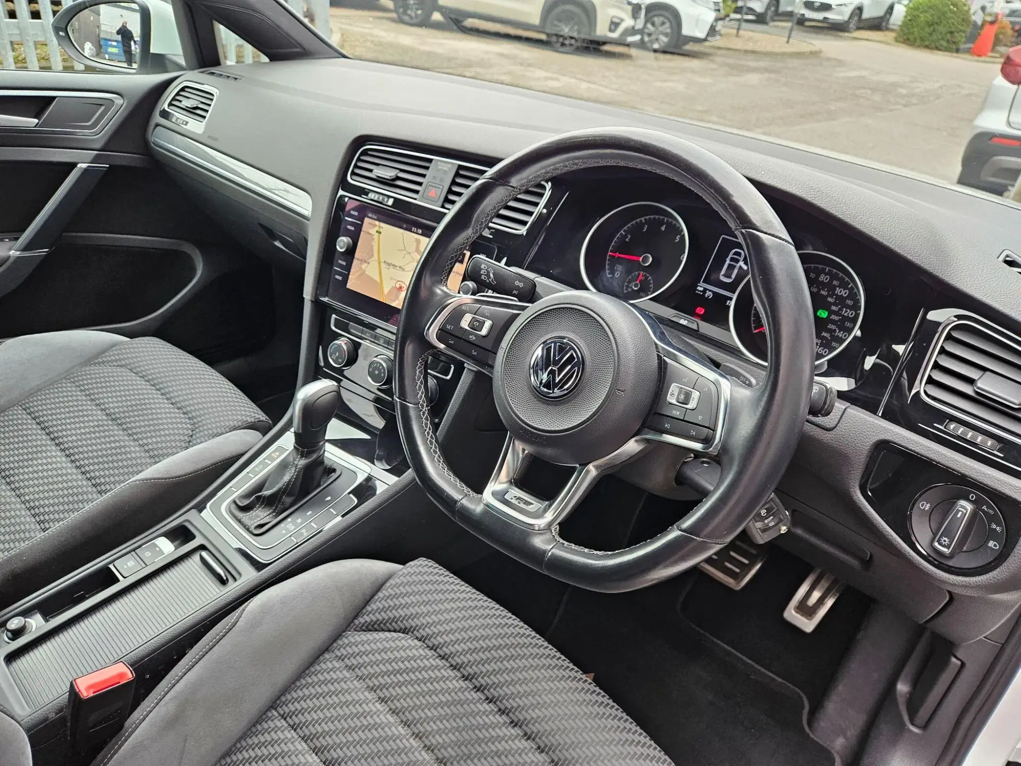 Volkswagen Golf Image 11