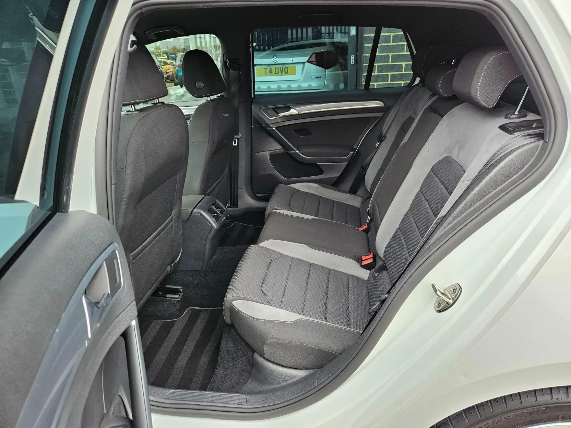Volkswagen Golf Image 19