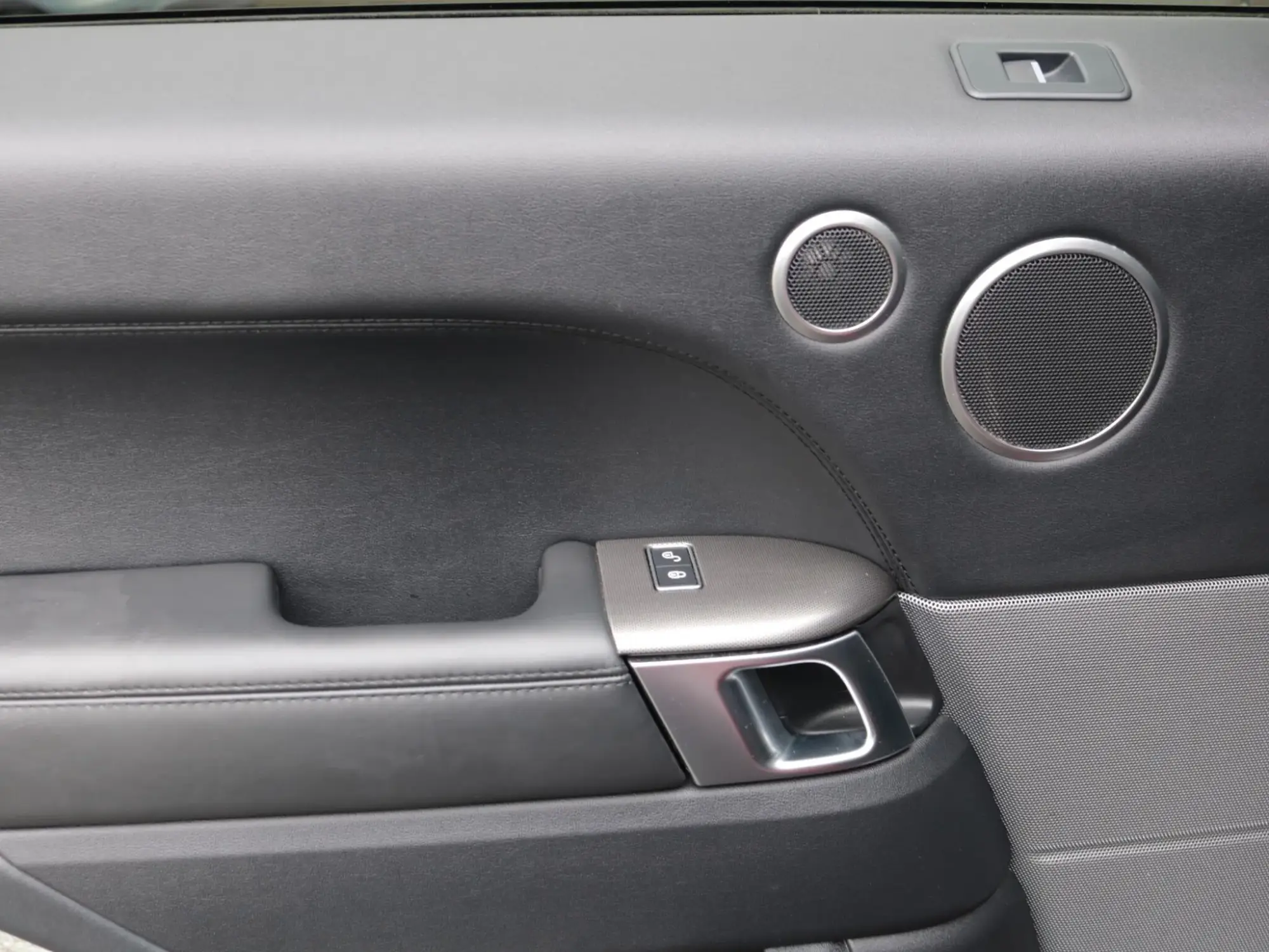 Land Rover Range Rover Sport Image 33