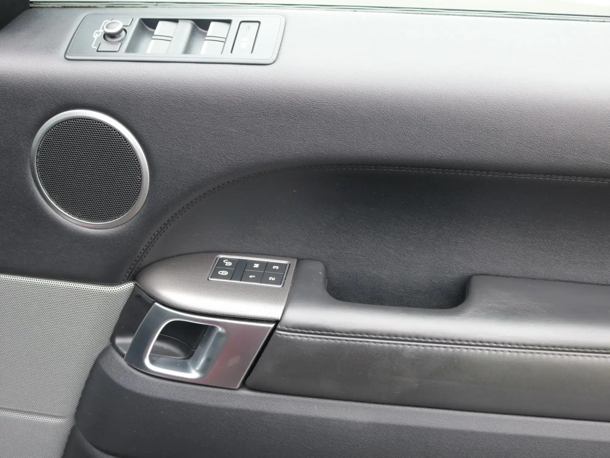 Land Rover Range Rover Sport Image 34